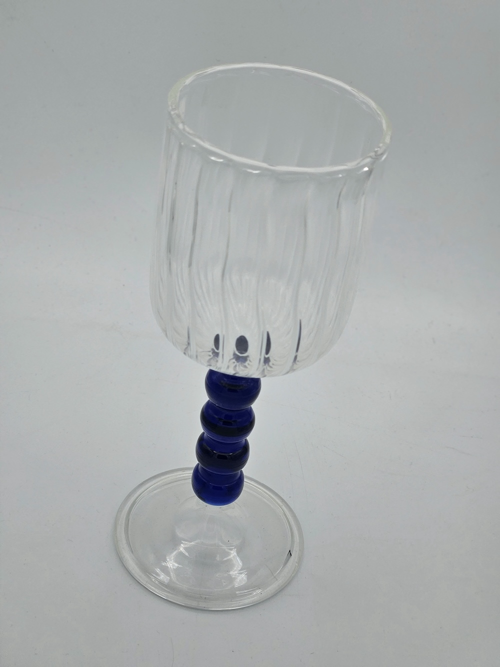 les-ottomans-calice-da-vino-weinglas-mit-perlen-hoch-blau image 3