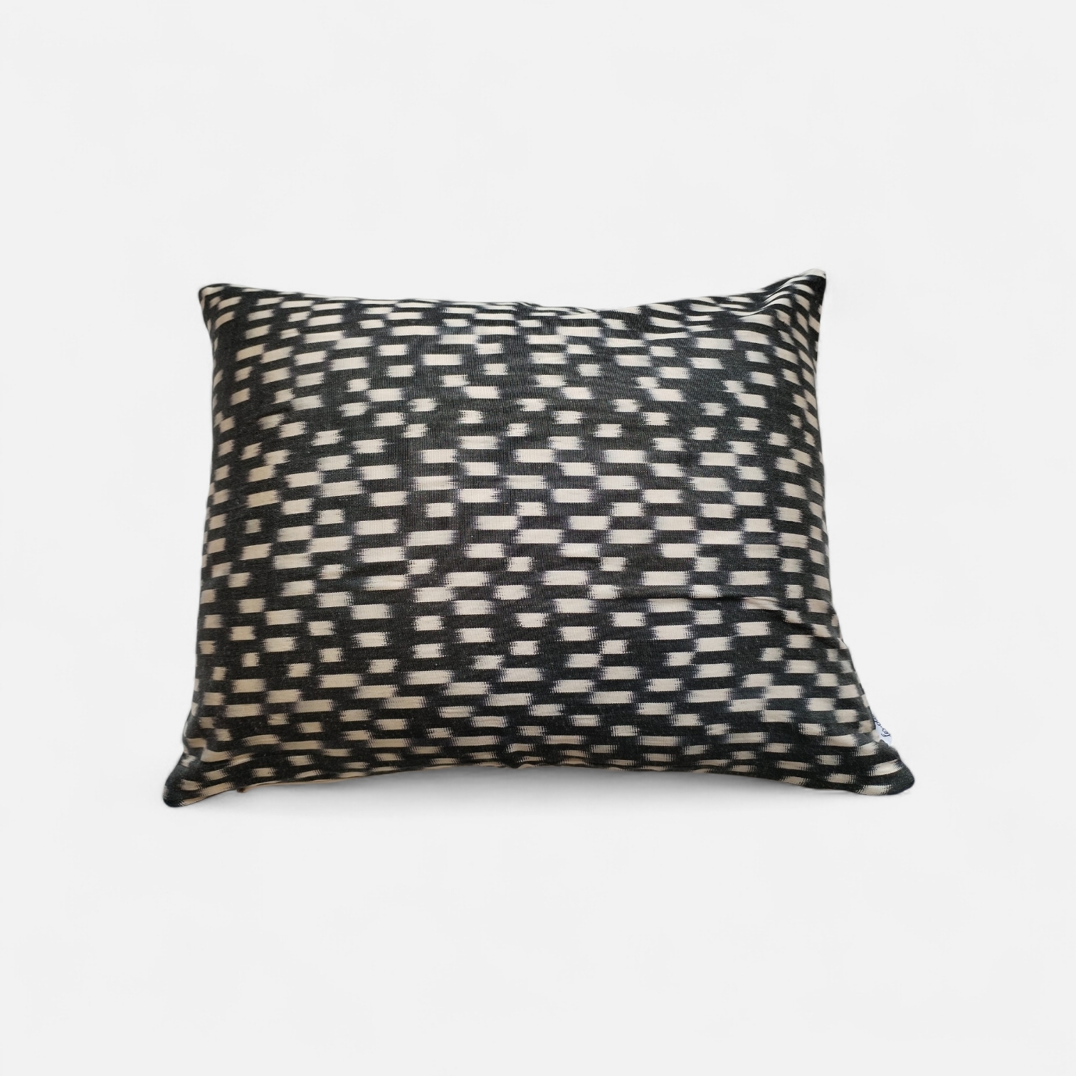 les-ottomans-kissenbezug-seide-ikat-handgemacht image 1