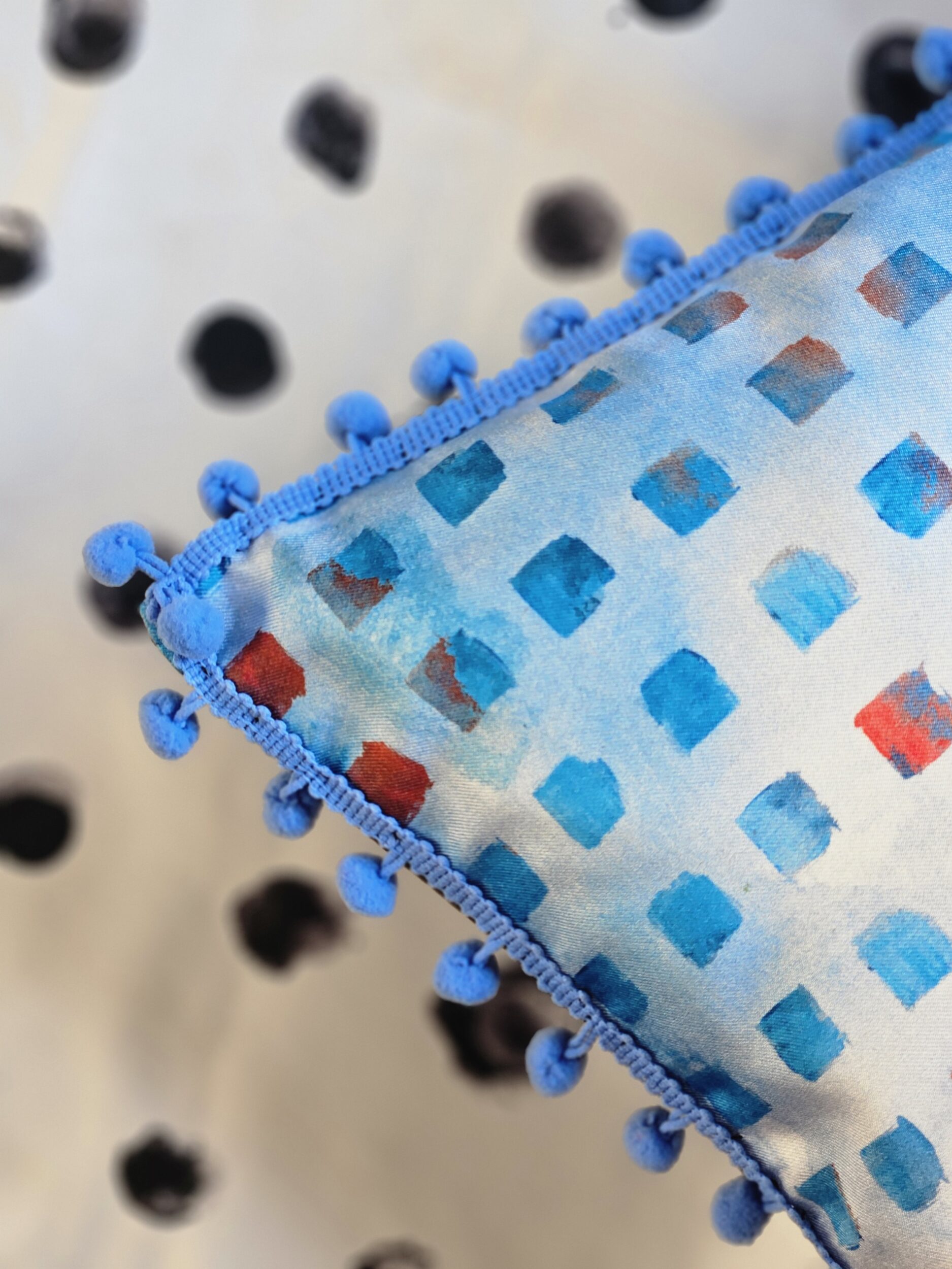 les-ottomans-kissenbezug-aus-seide-blue-polka-dot-tassel image 3