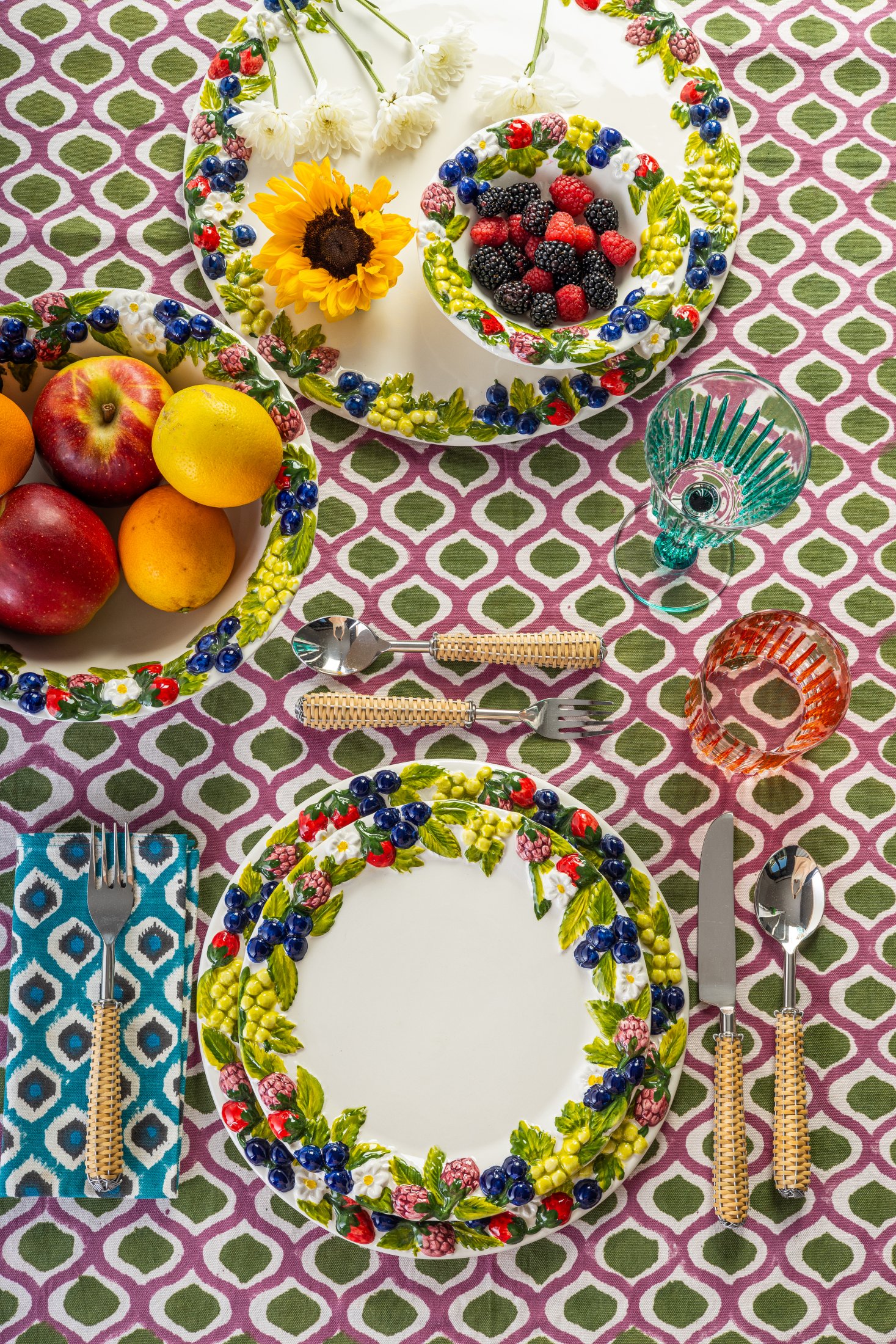 les-ottomans-piatto-piano-berries-essteller-handbemalt-keramik image 2