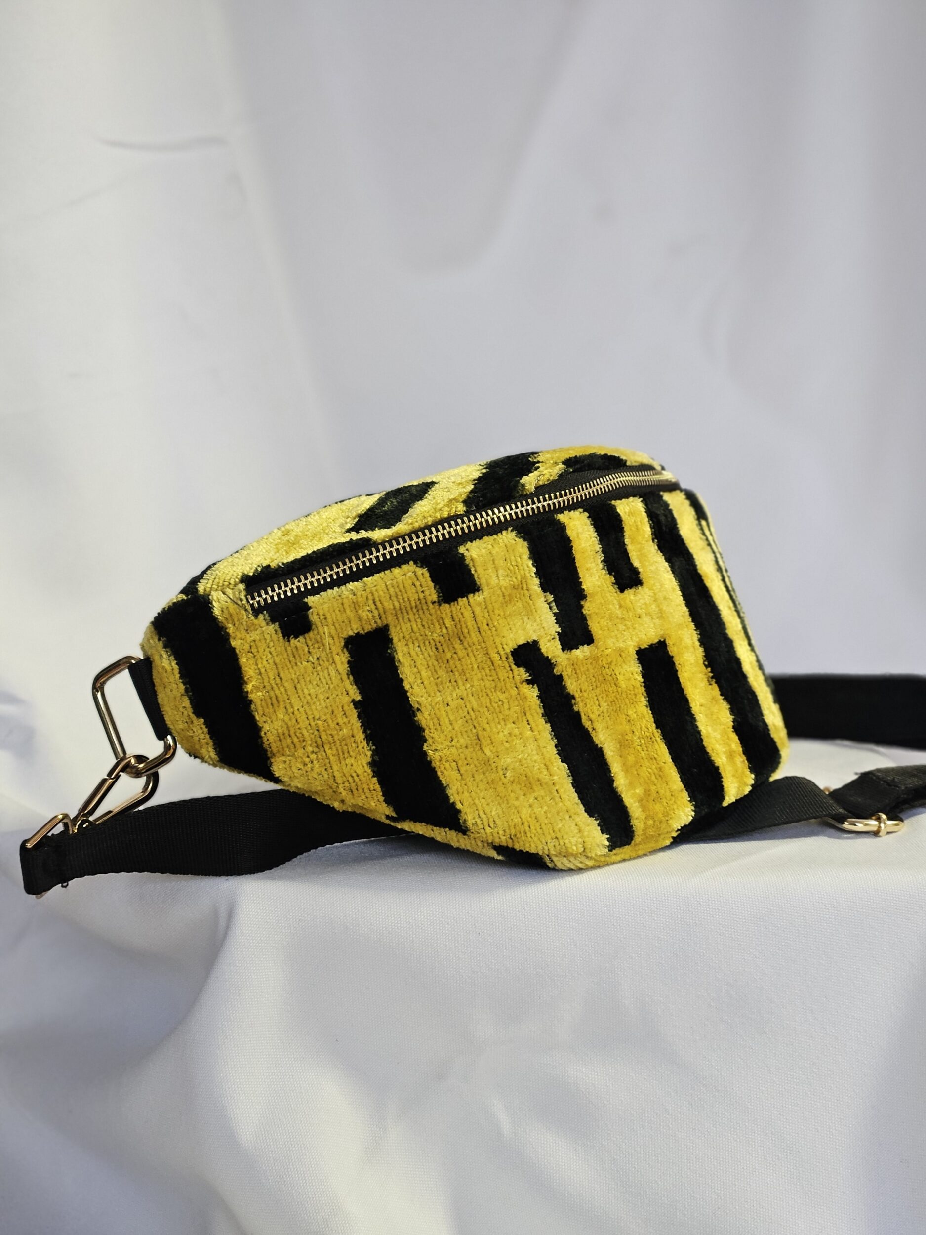 les-ottomans-marsupio-g-rteltasche-velluto-di-seta-tiger image 3