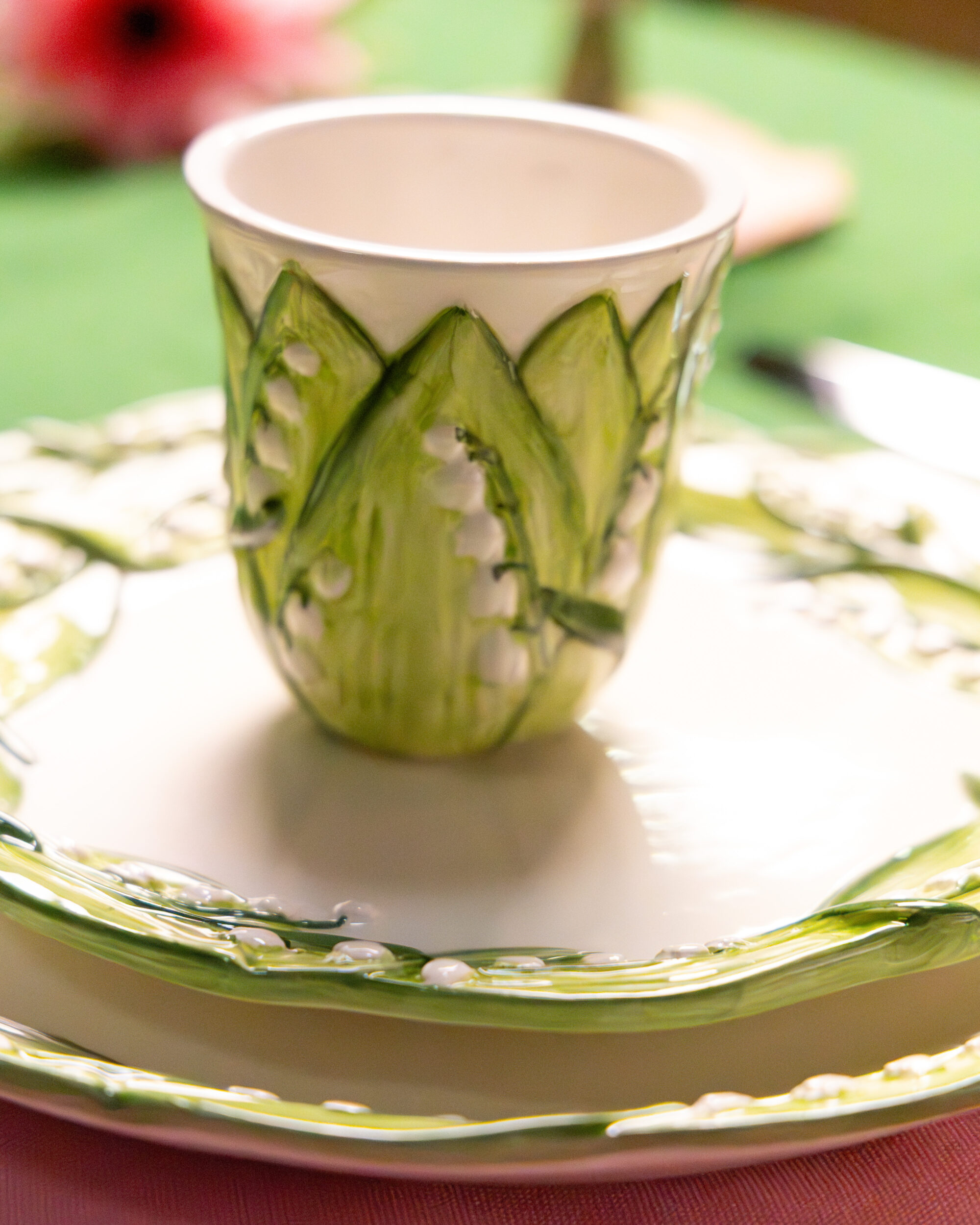 les-ottomans-lily-of-the-valley-becher-keramik-handbemalt image 2