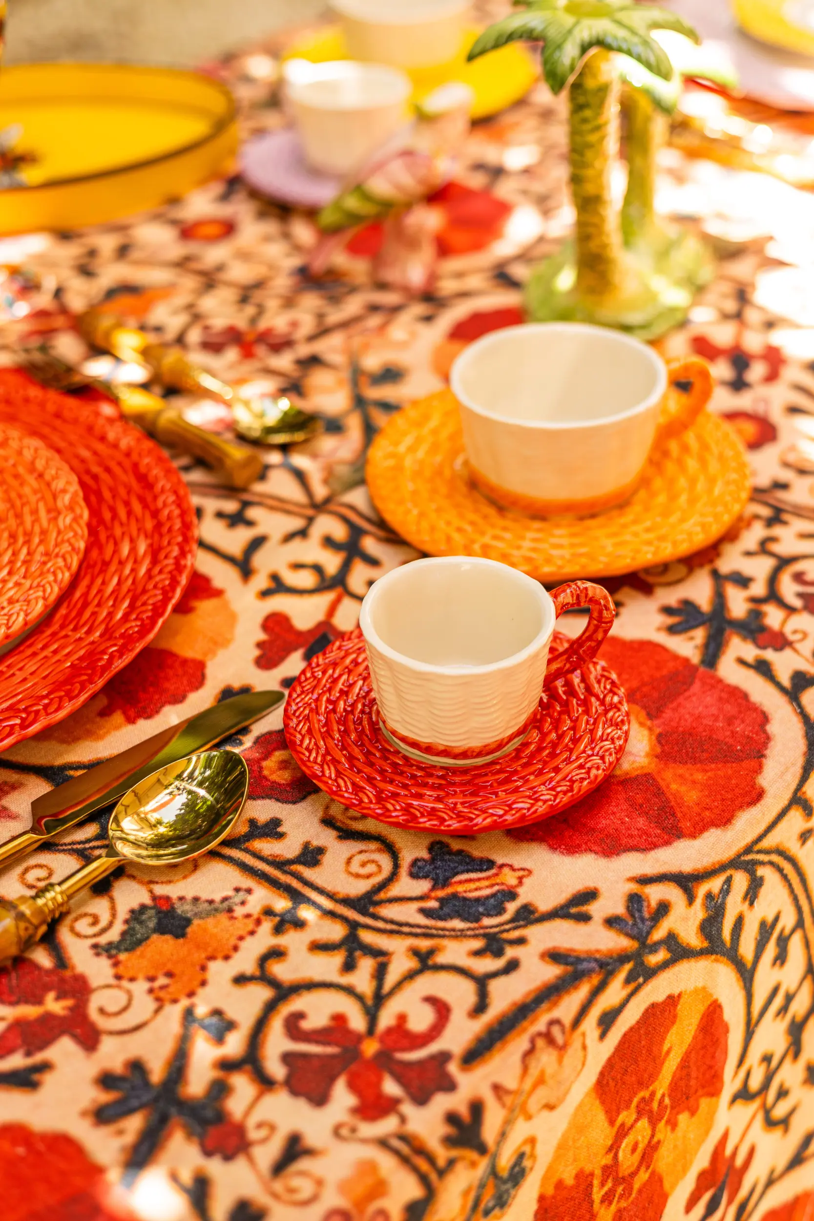 les-ottomans-wicker-kaffeetasse-mit-untertasse-rot-aus-keramik image 2