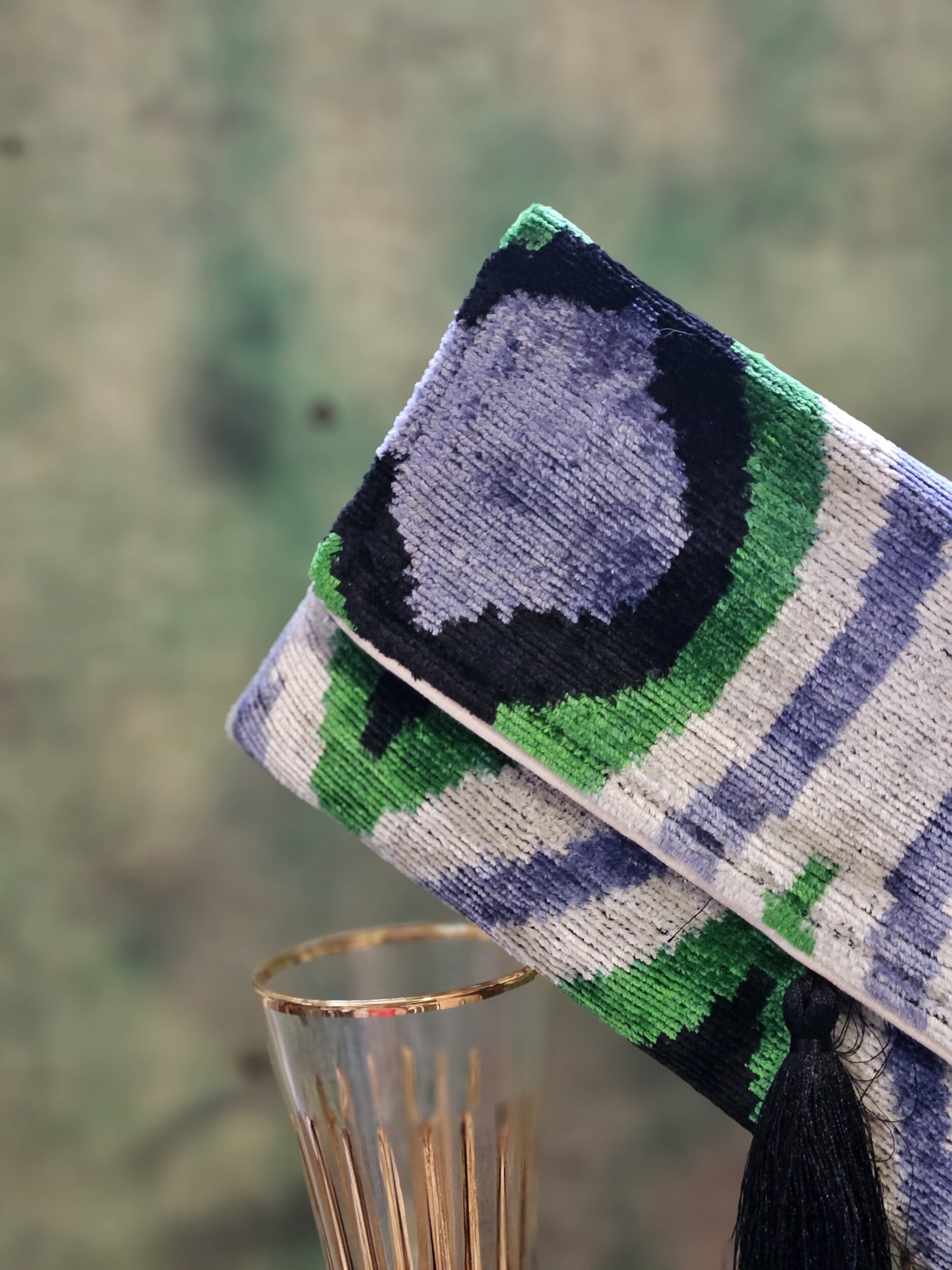 les-ottomans-pochette-in-velluto-di-seta-202-seiden-samt-clutch-mit-ikat-muster image 3