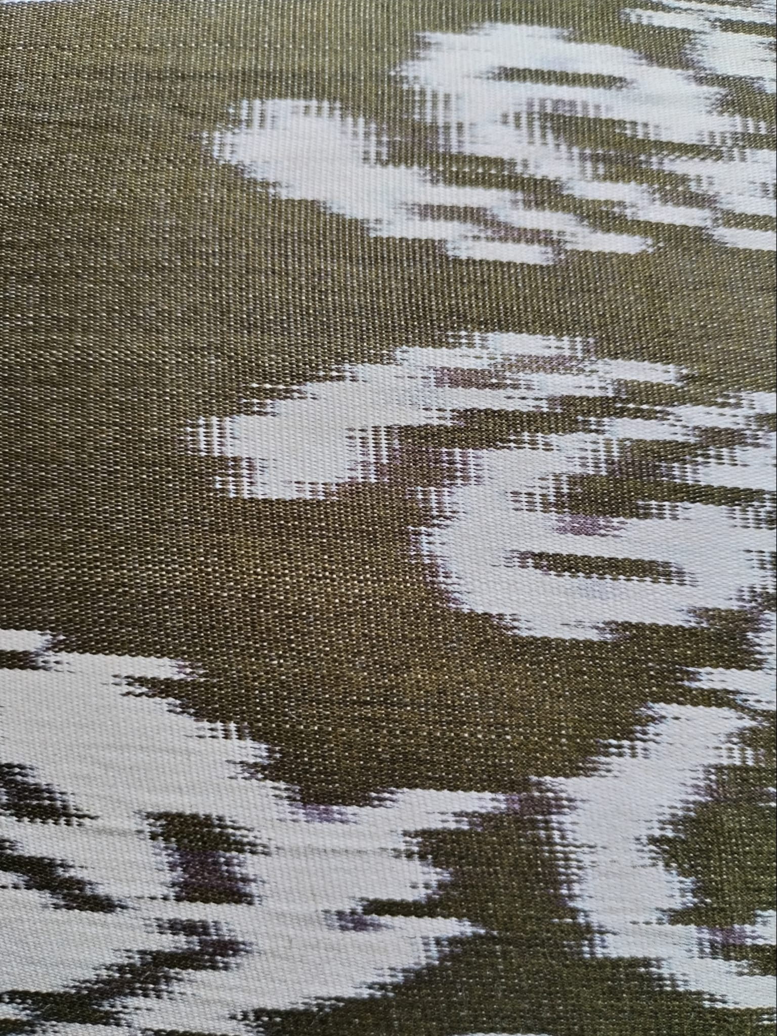 les-ottomans-ikat-kissenbezug-aus-seide-3 image 2