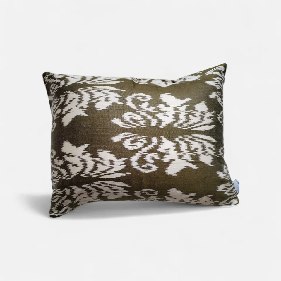 les-ottomans-ikat-kissenbezug-aus-seide-3 image 1