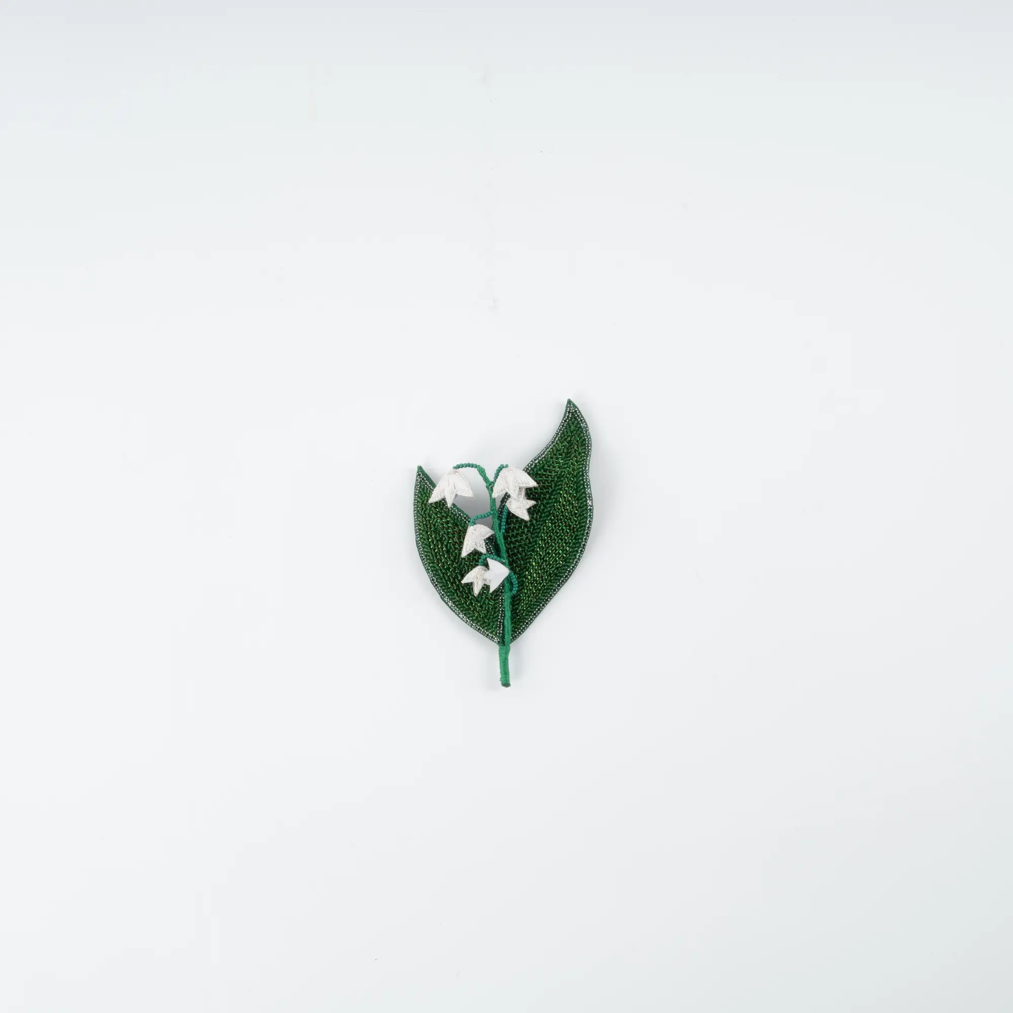 les-ottomans-lily-of-the-valley-brosche-handgestickt image 1