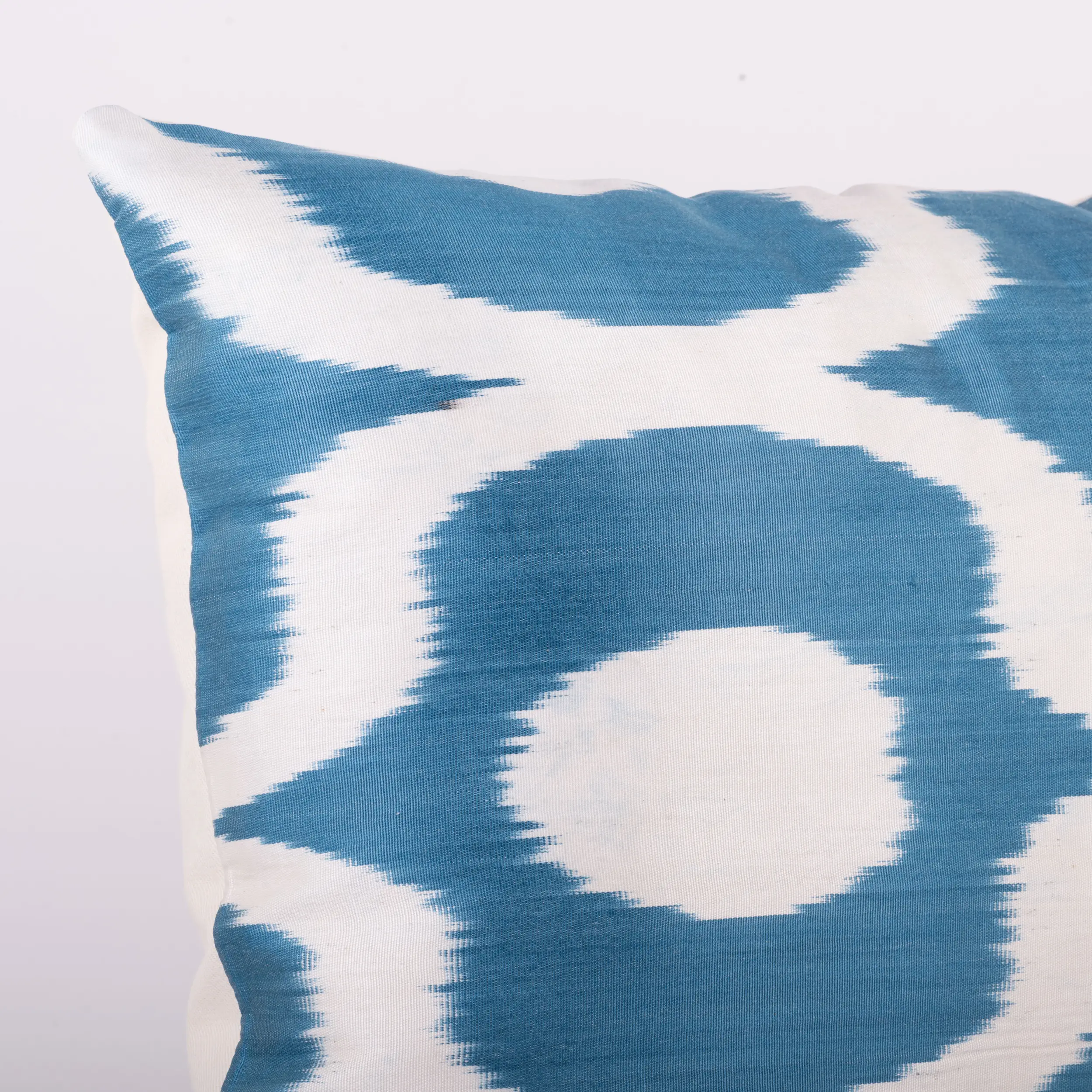 les-ottomans-s341-kissenbezug-aus-ikat-seide image 2