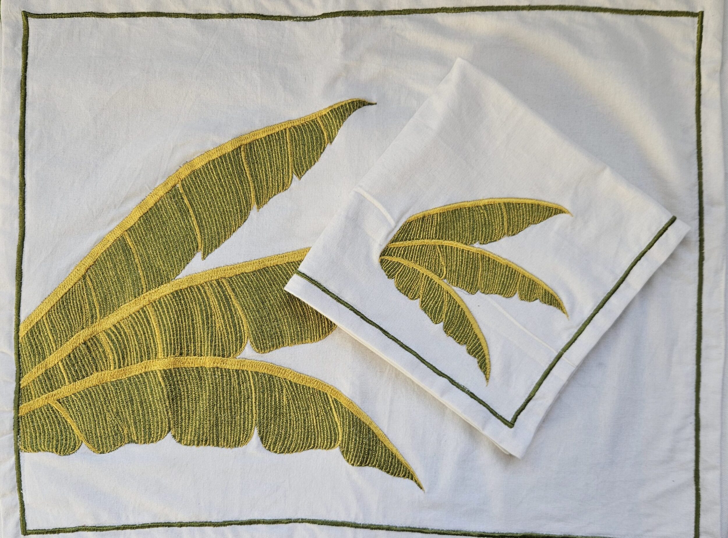 les-ottomans-servietten-platz-set-baumwolle-palm-handgestickt image 1