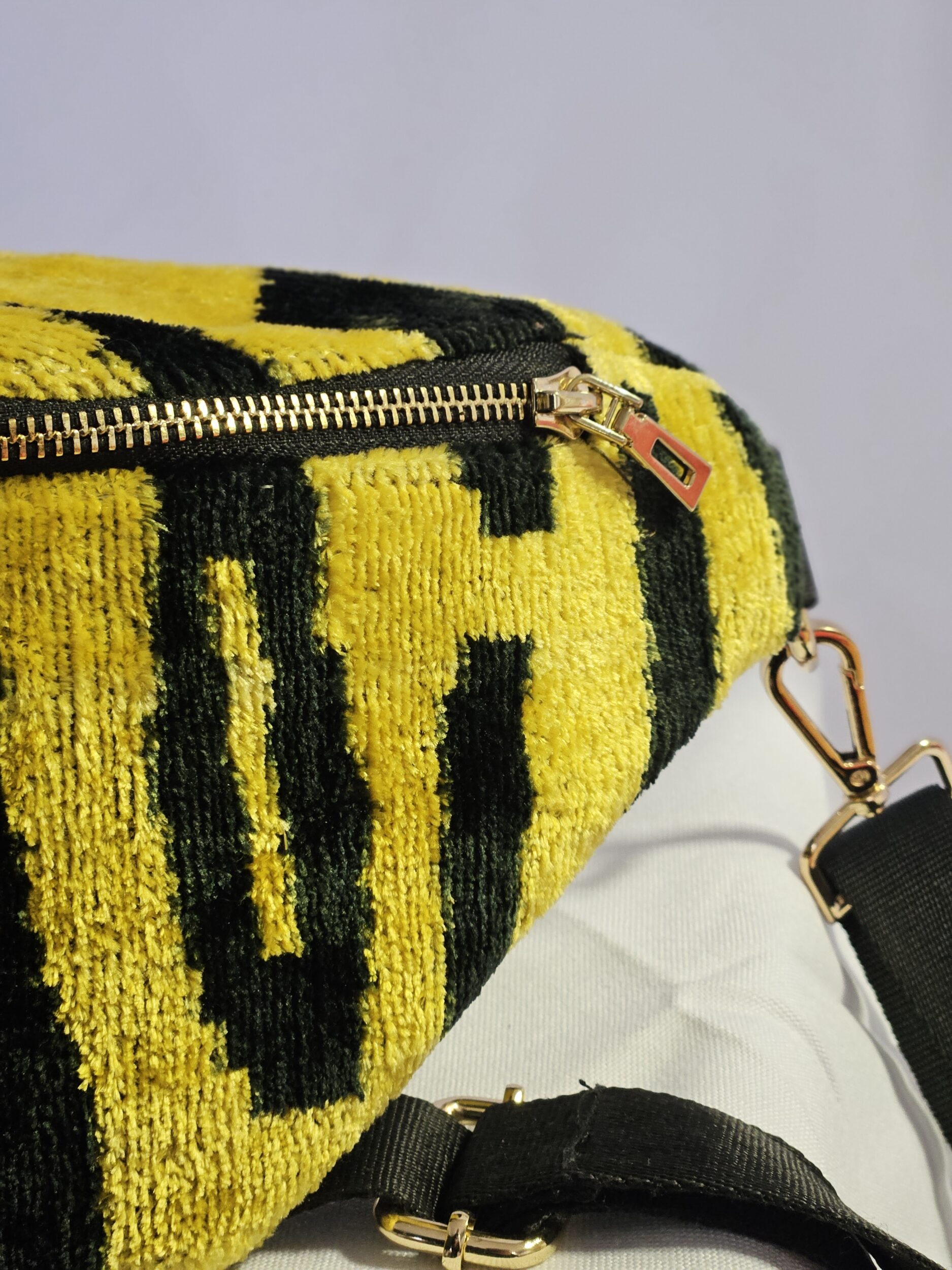 les-ottomans-marsupio-g-rteltasche-velluto-di-seta-tiger image 2