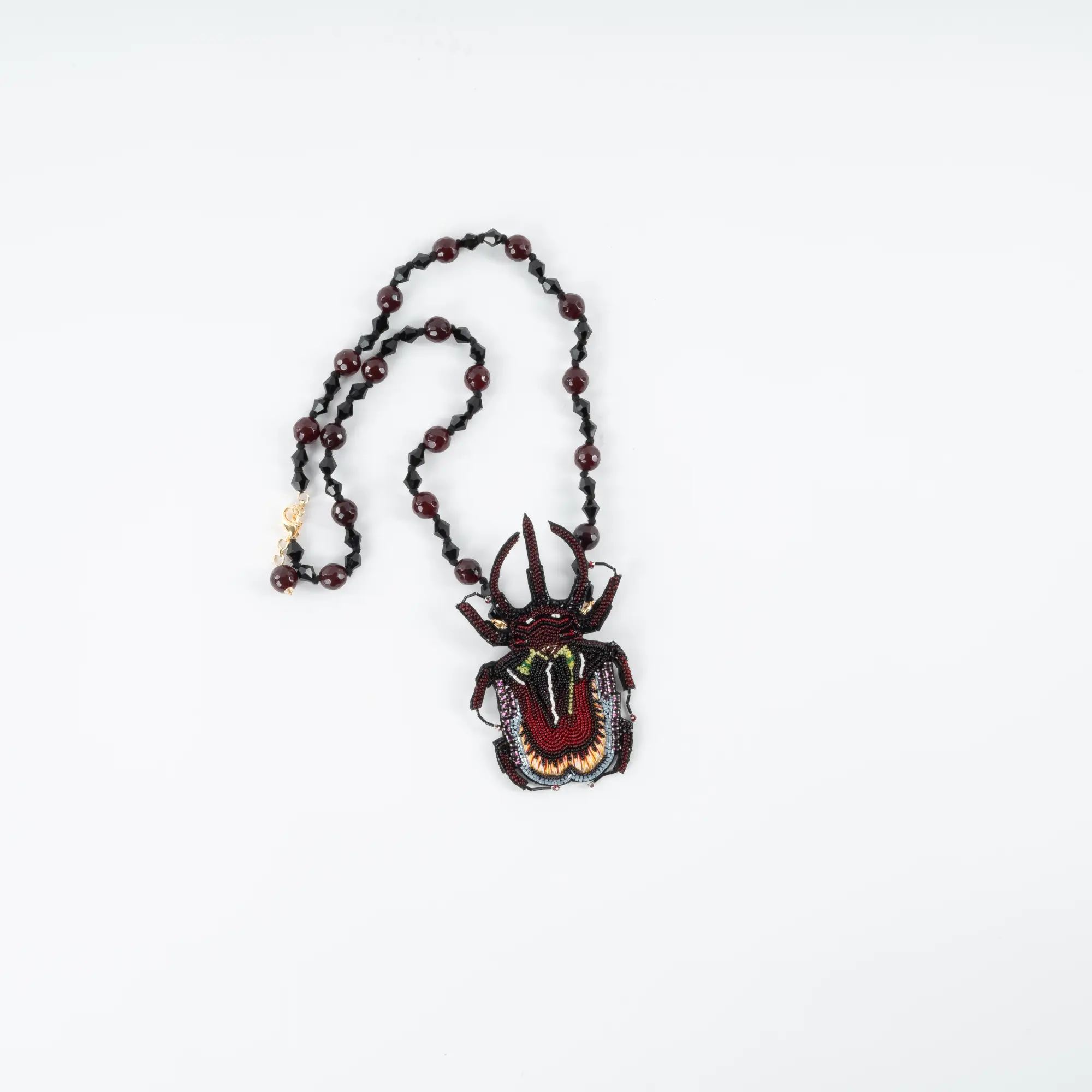 les-ottomans-beetle-brosche-handgestickt-mit-kette image 1