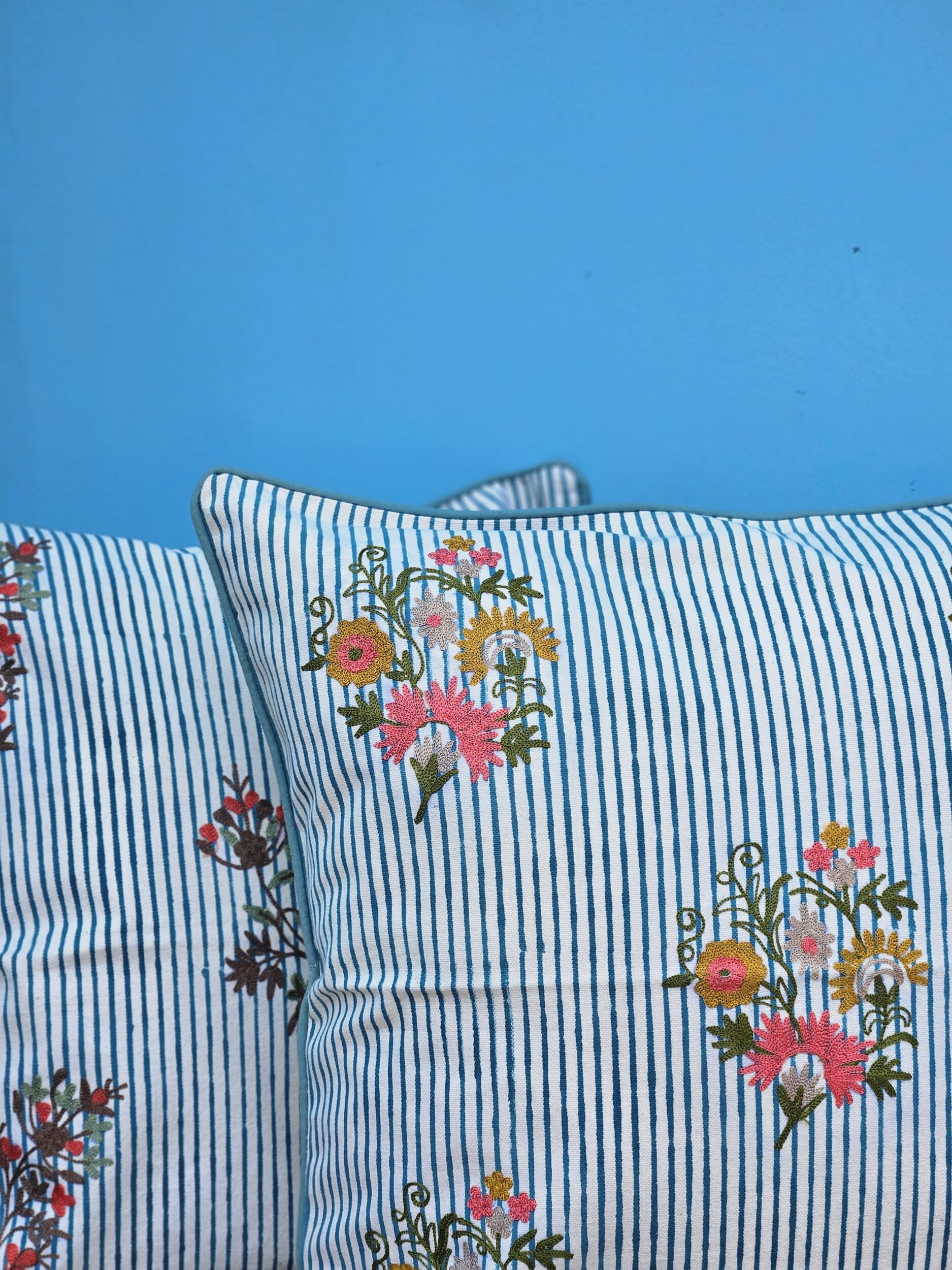 les-ottomans-kissenbezug-baumwolle-handdruck-blumenstickerei image 2