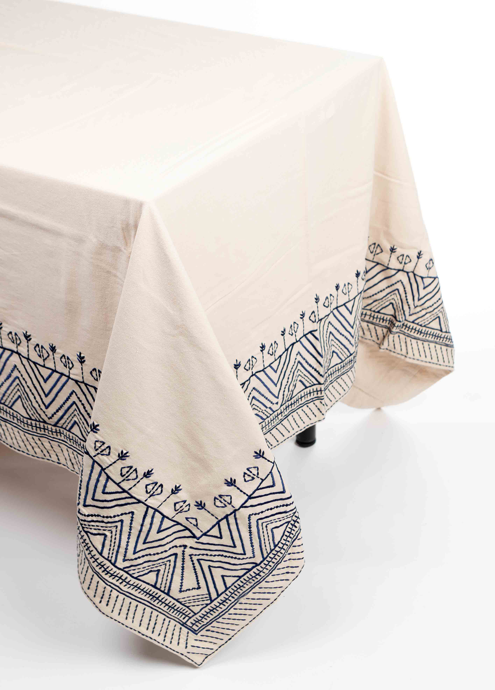 les-ottomans-ebt22-tischdecke-baumwolle-bestickt-ikat image 1