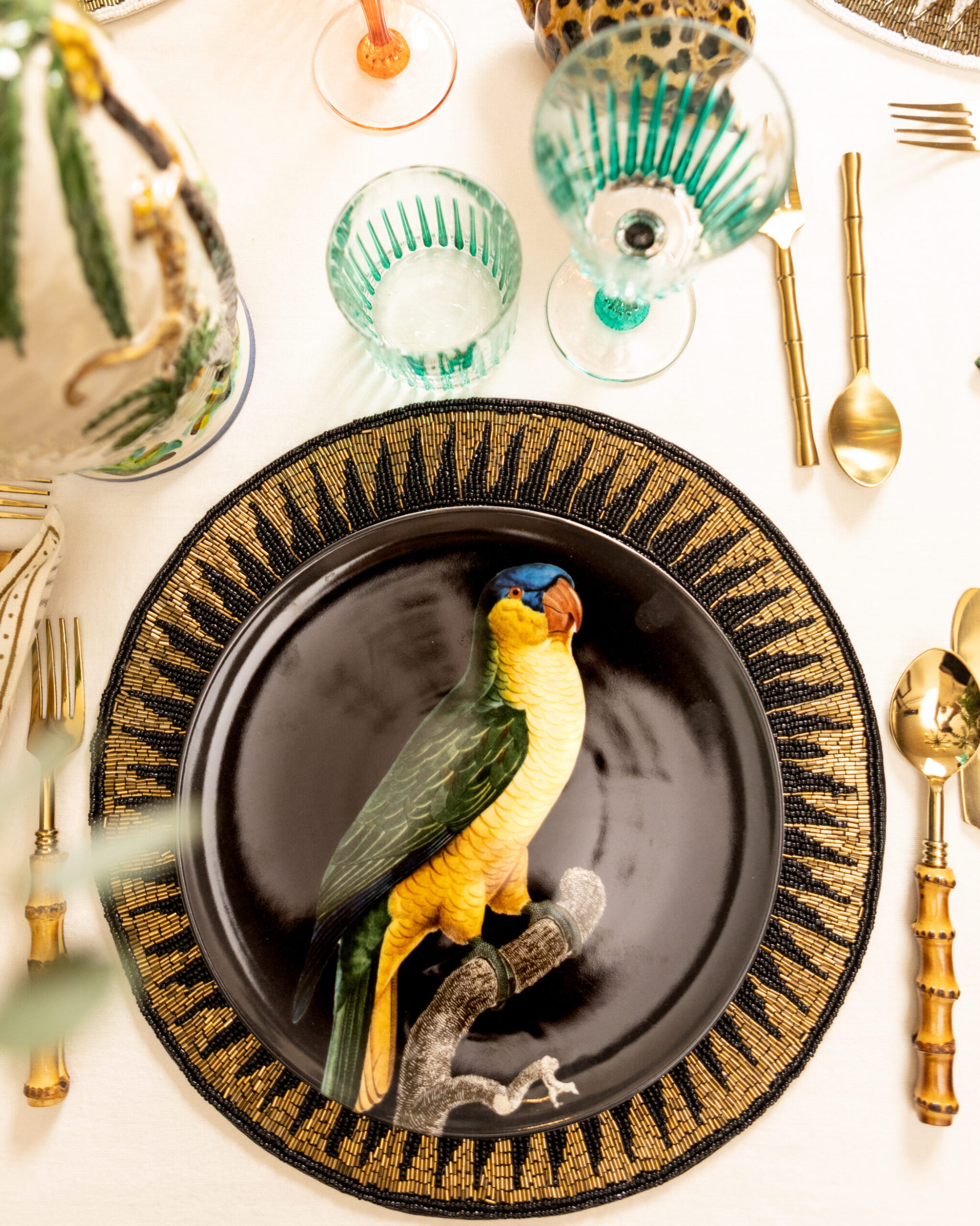 les-ottomans-the-black-collection-dessertteller-porzellan-yellow-parrot image 2