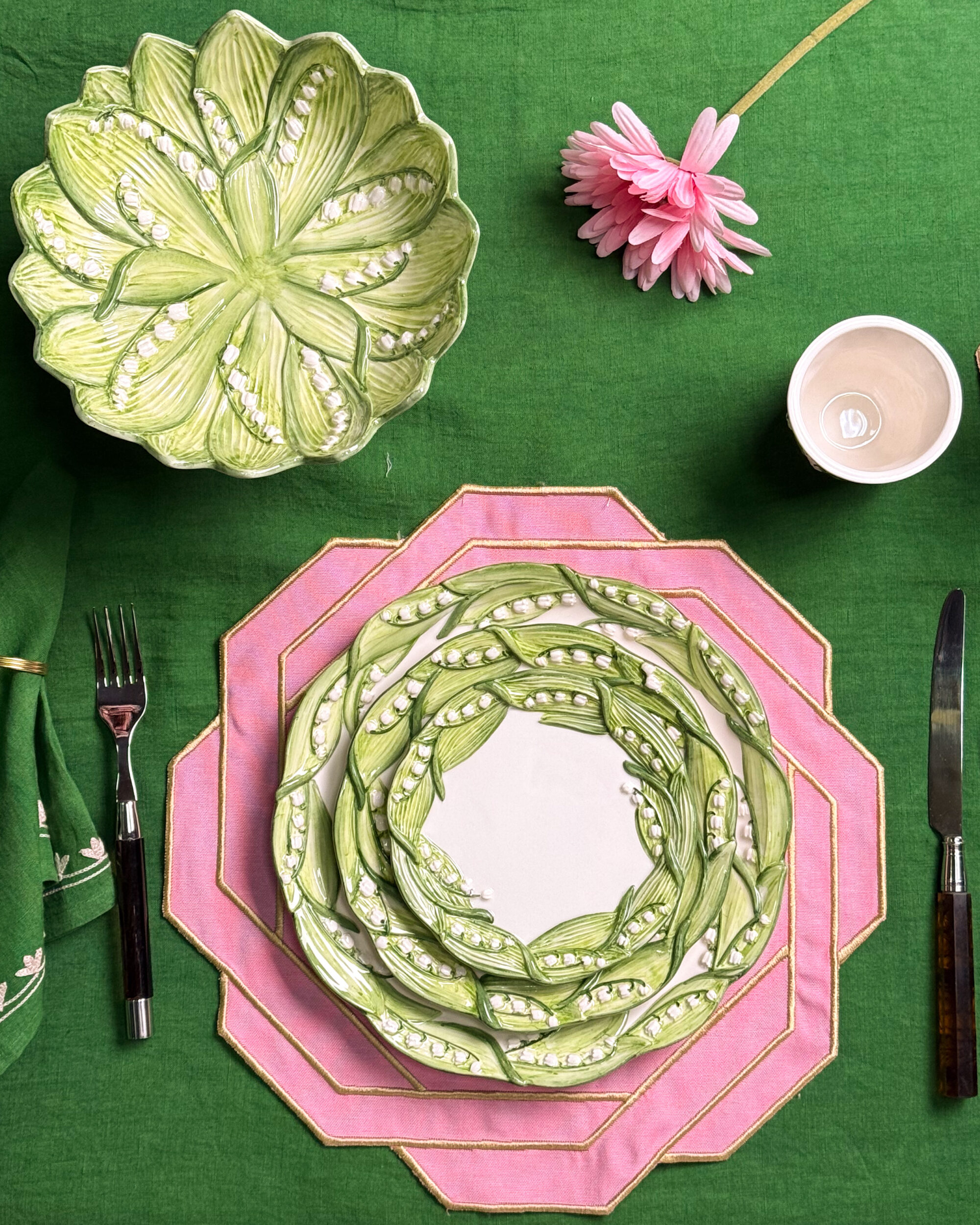 les-ottomans-lily-of-the-valley-etagere-keramik-handbemalt image 2