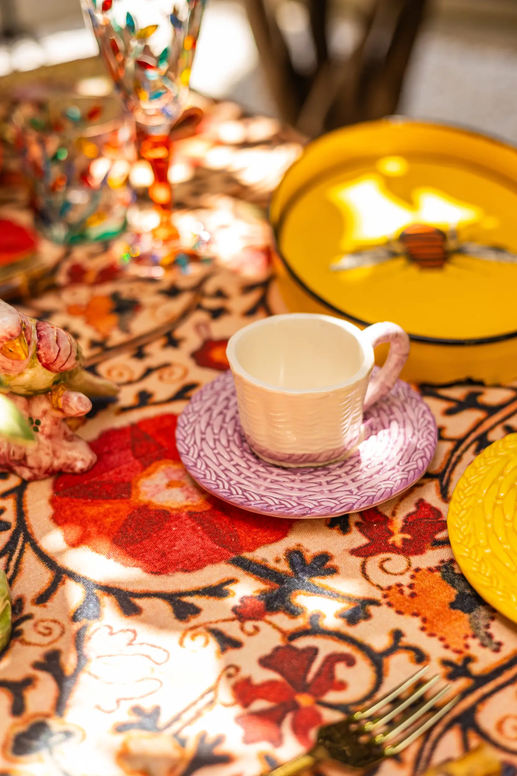 les-ottomans-lilac-tasse-mit-untertasse-aus-keramik-handbemalt-wicker image 2
