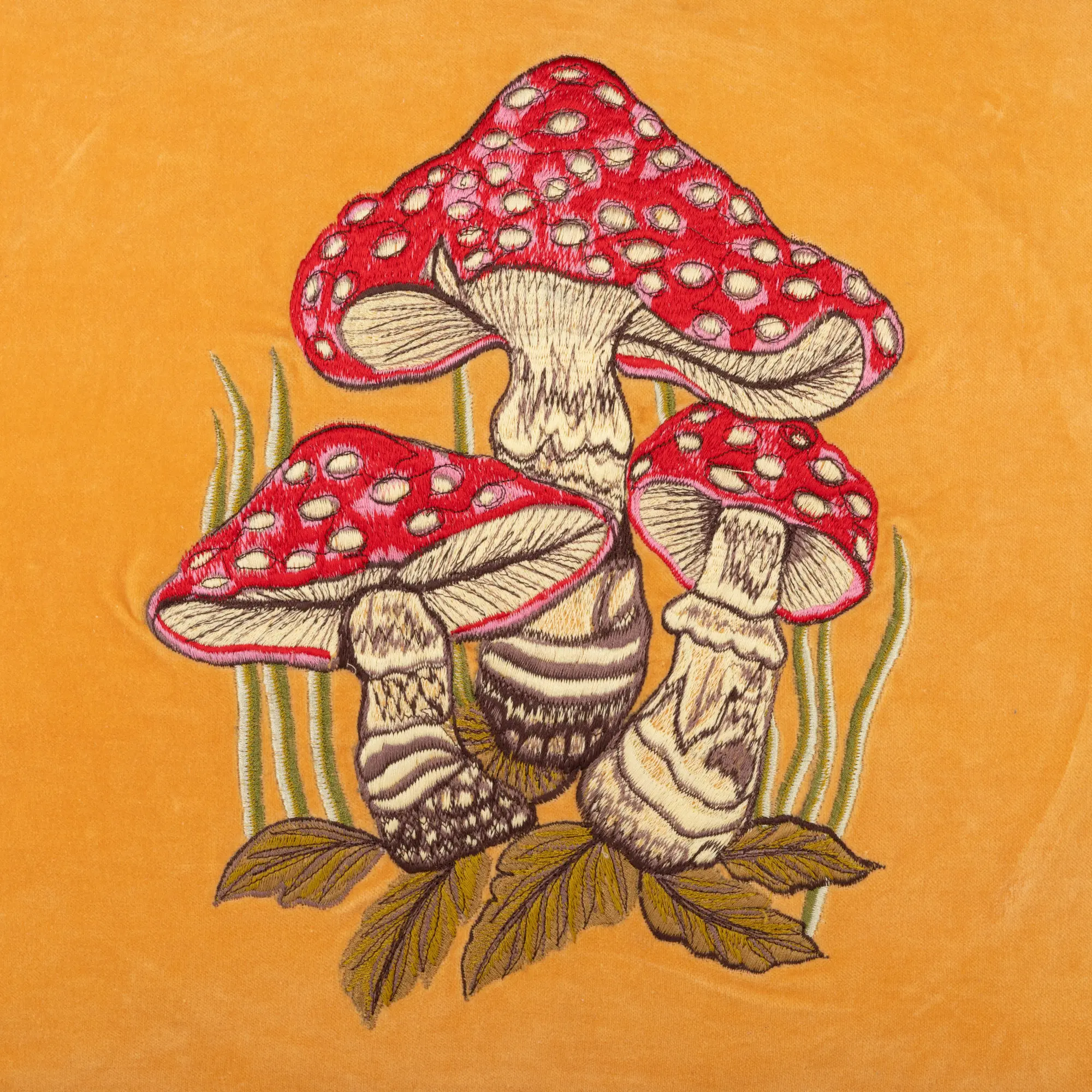 les-ottomans-ebc41-kissenbezug-aus-samt-pilz-stickerei image 3