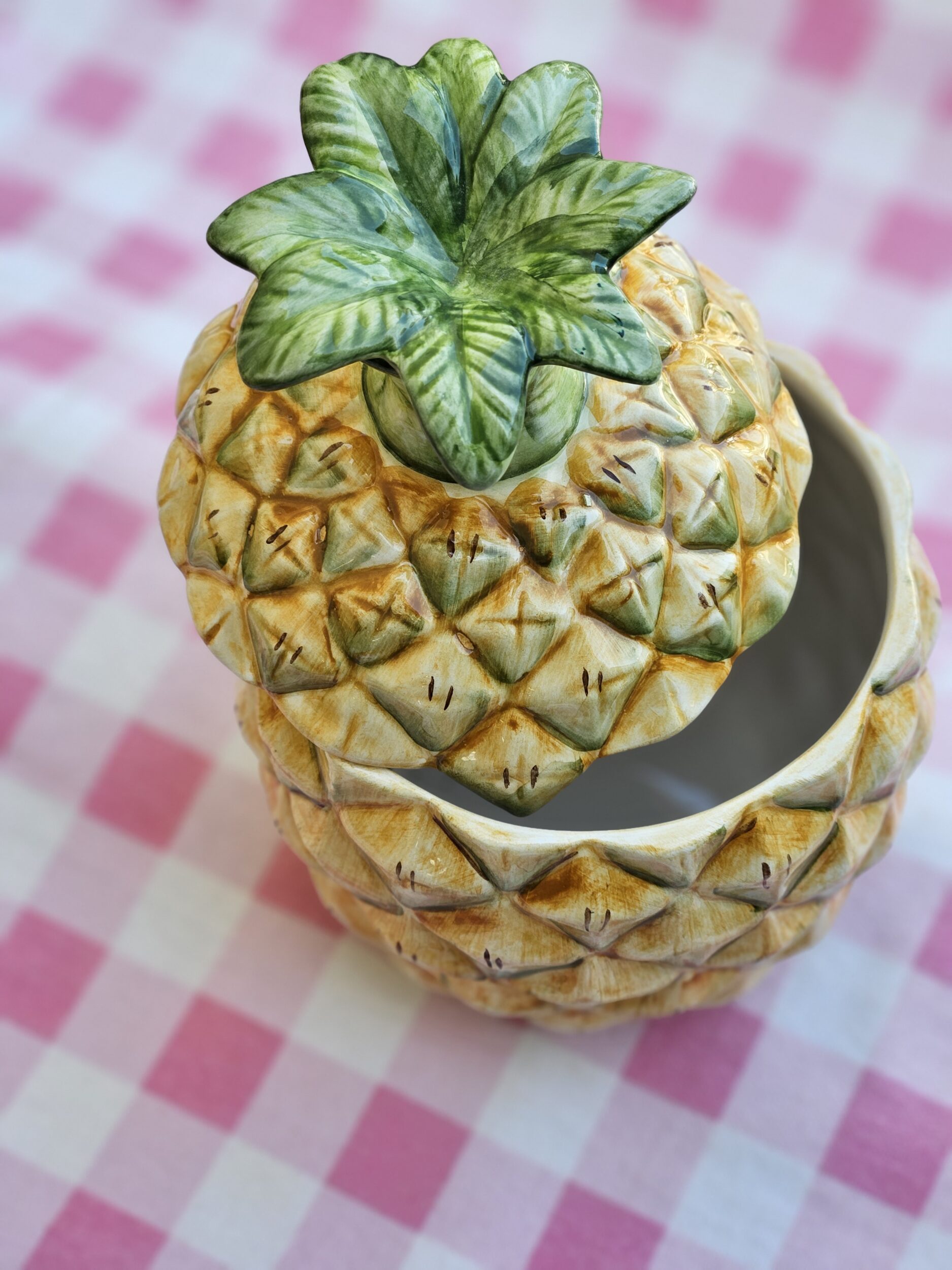 les-ottomans-ananas-keramikdose-mit-deckel-handbemalt image 2