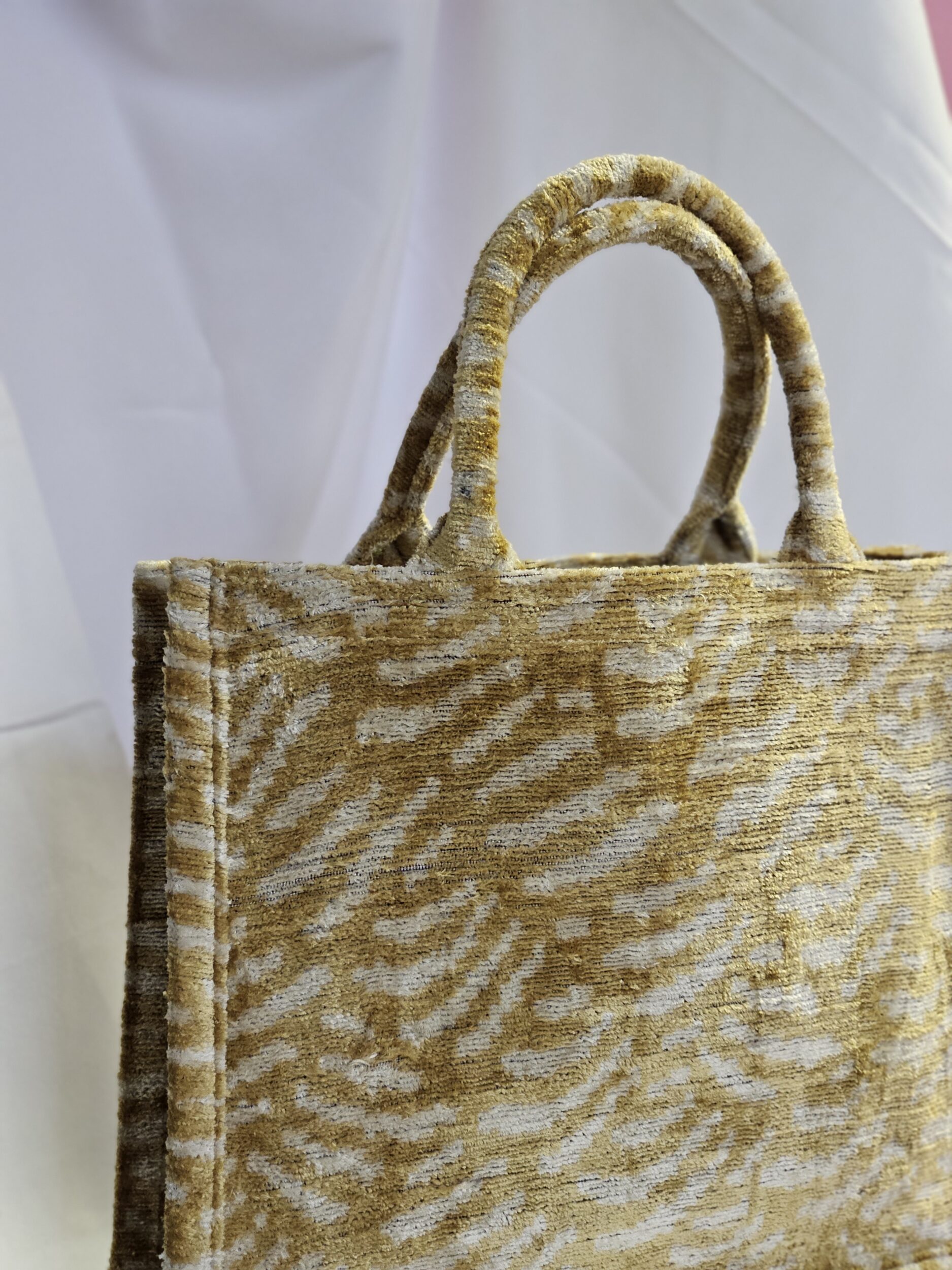 les-ottomans-tote-grande-08-seiden-samt-ikat image 2