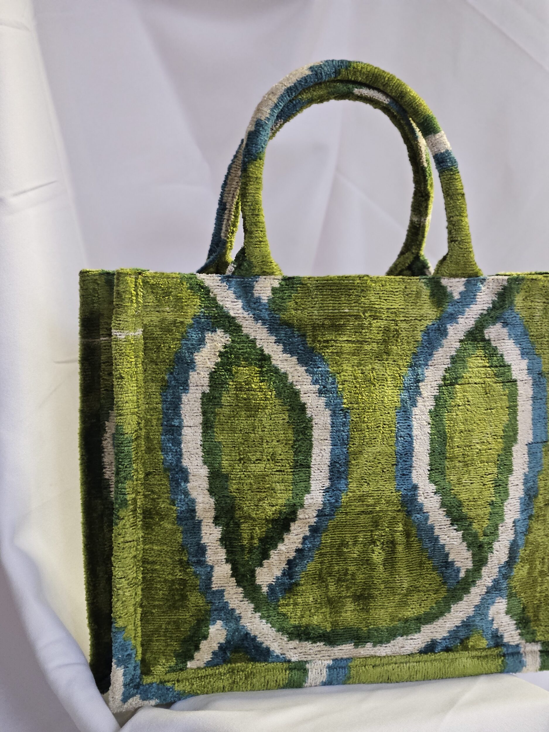 les-ottomans-tote-grande-05-seidensamt-ikat image 2