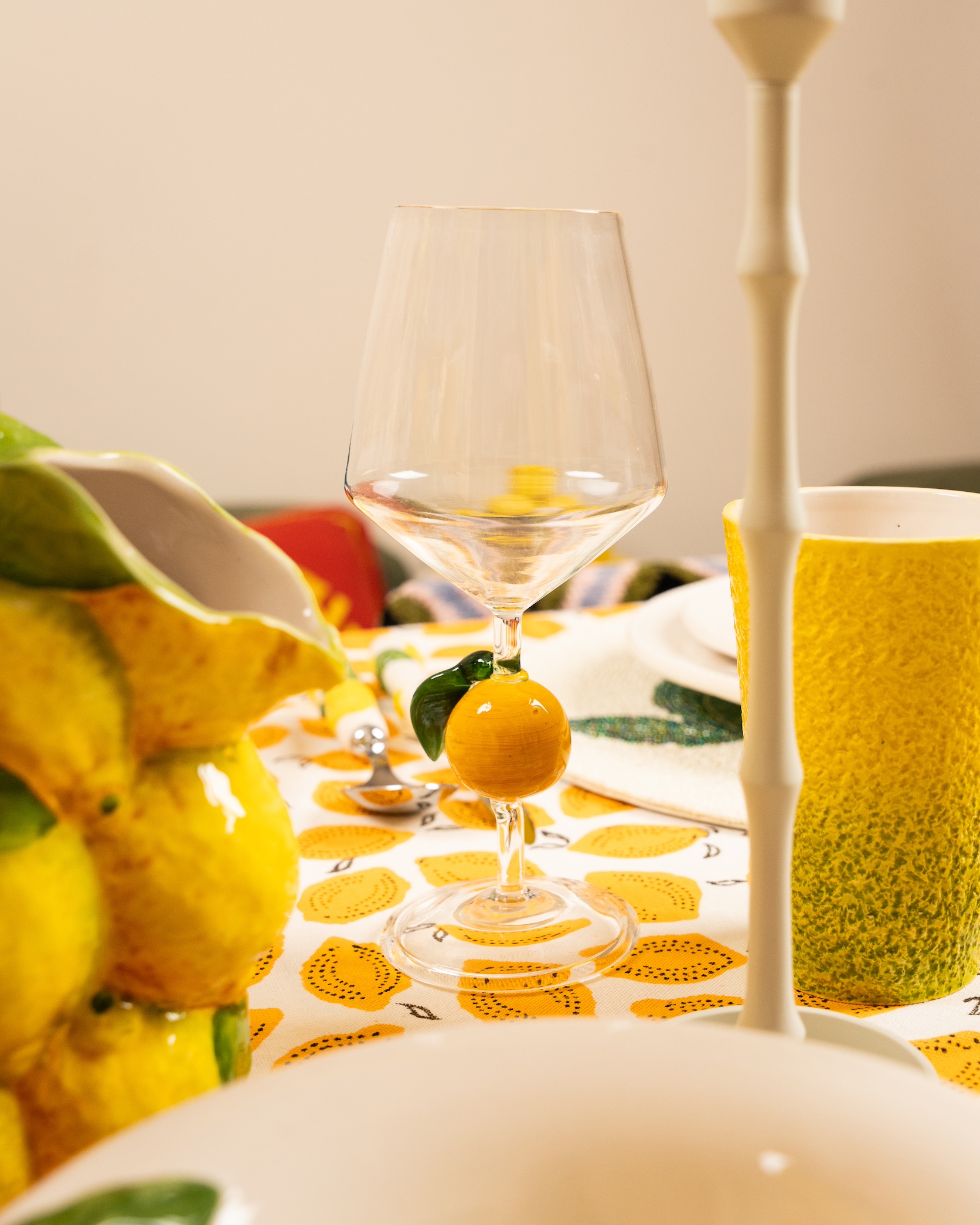 les-ottomans-weinglas-arancia-orange-skulptiertes-glas image 2