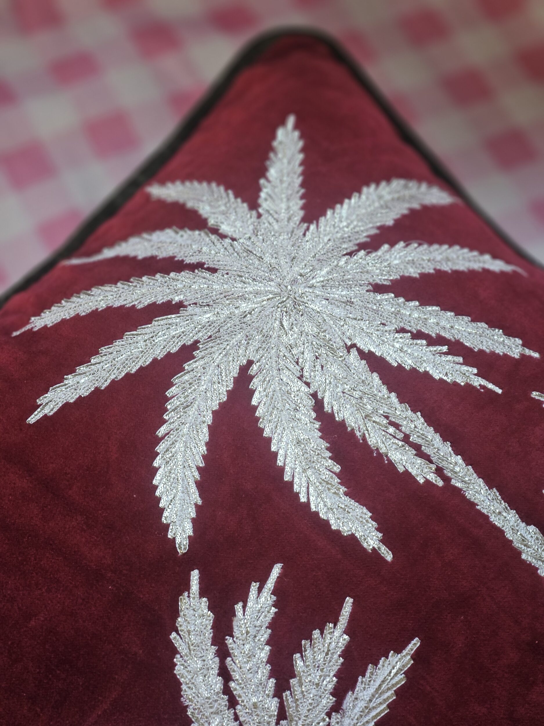 les-ottomans-samt-kissenbezug-bestickt-sale-ebc103 image 2