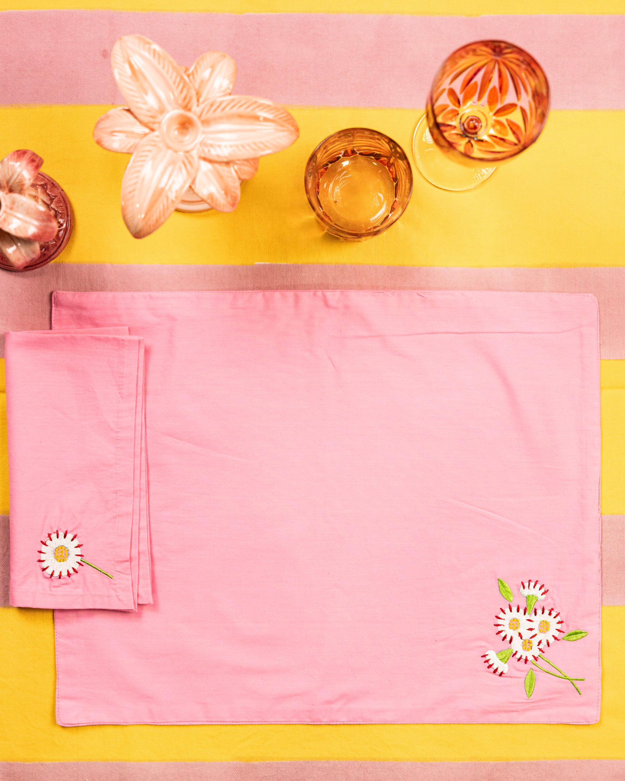 les-ottomans-fiore-rosa-platzset-mit-serviette-bestickt-baumwolle image 2