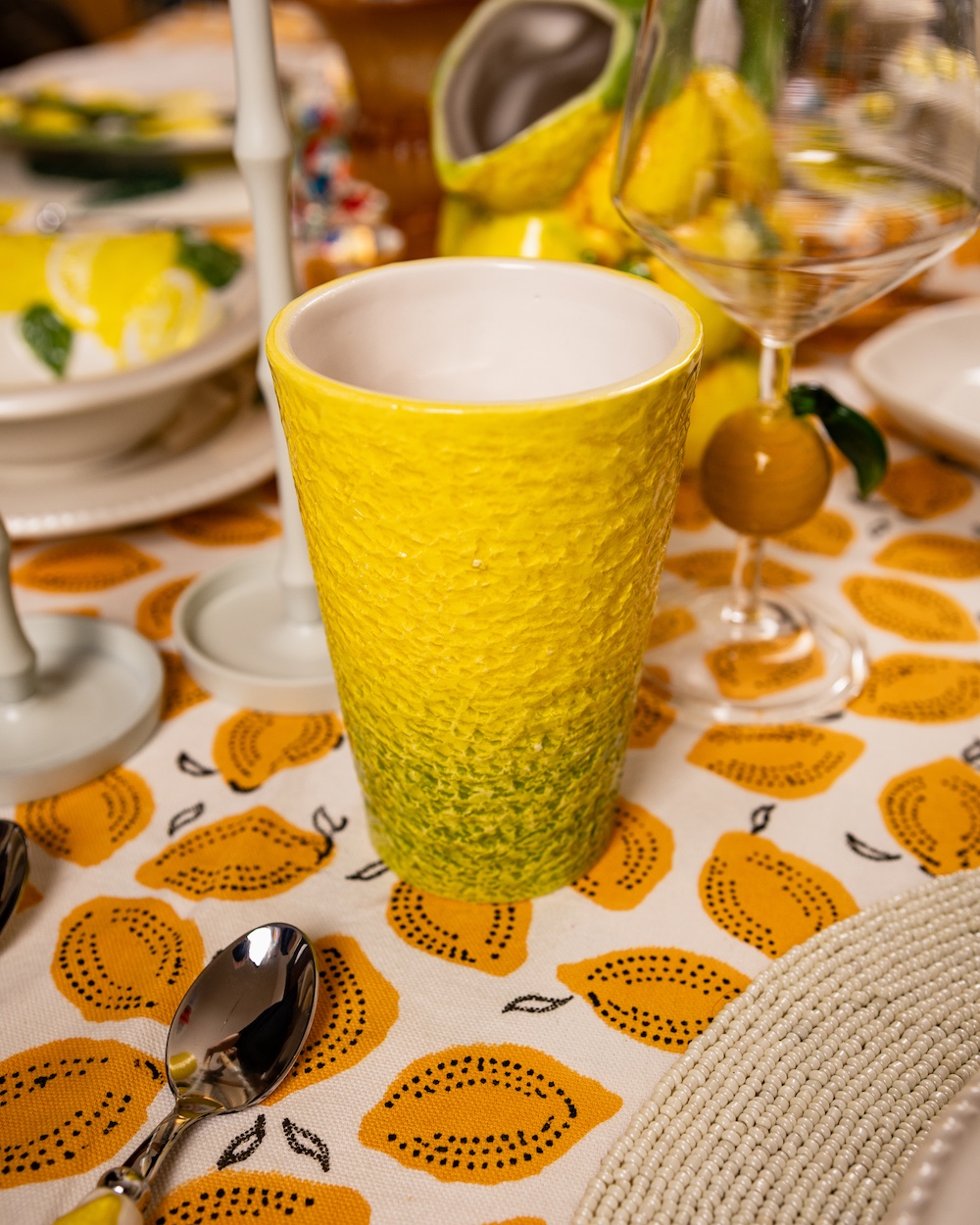 les-ottomans-becher-goblet-keramik-handbemalt-lemon-collection image 2