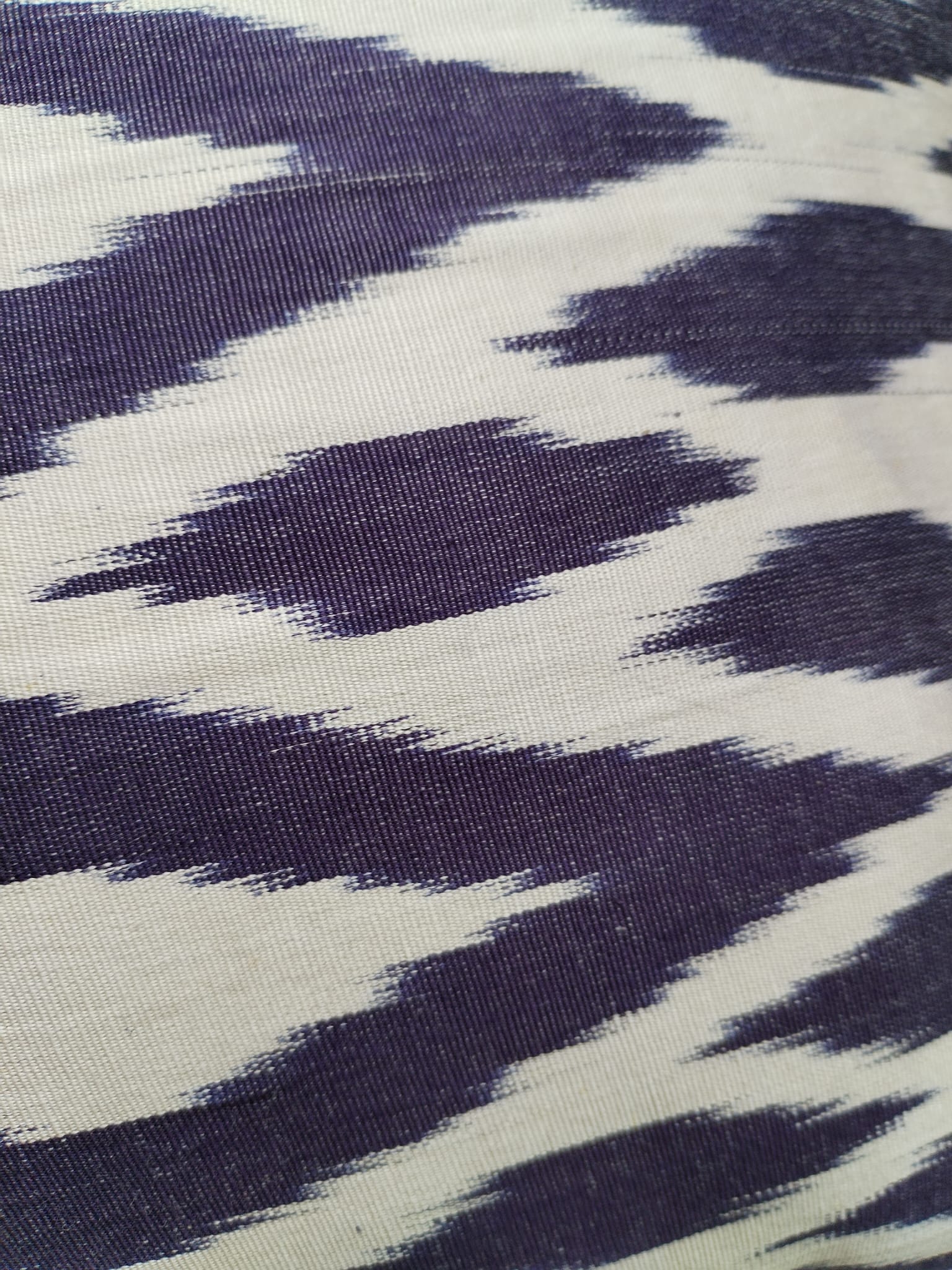 les-ottomans-ikat-kissenbezug-aus-seide-double-face-2 image 2