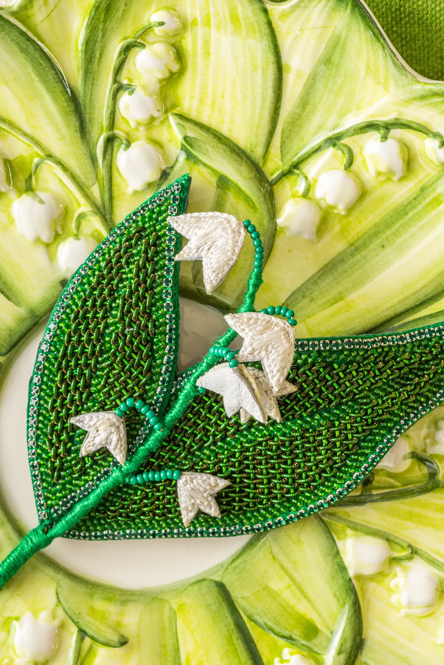 les-ottomans-lily-of-the-valley-brosche-handgestickt image 2