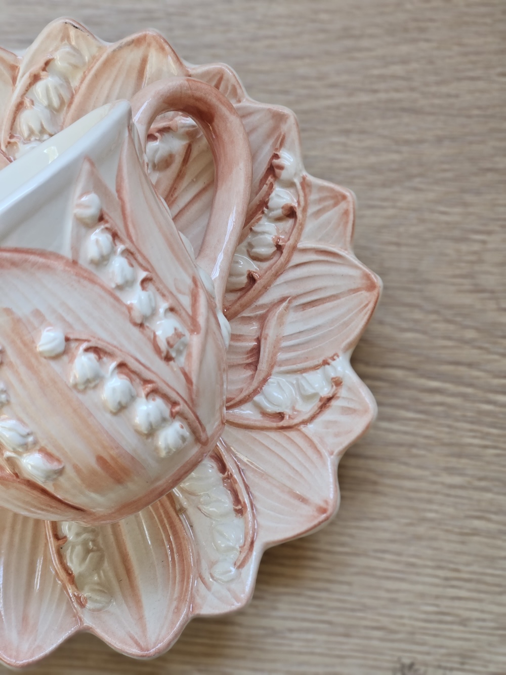 les-ottomans-lily-of-the-valley-kaffeetasse-mit-untertasse-rosa-keramik image 2