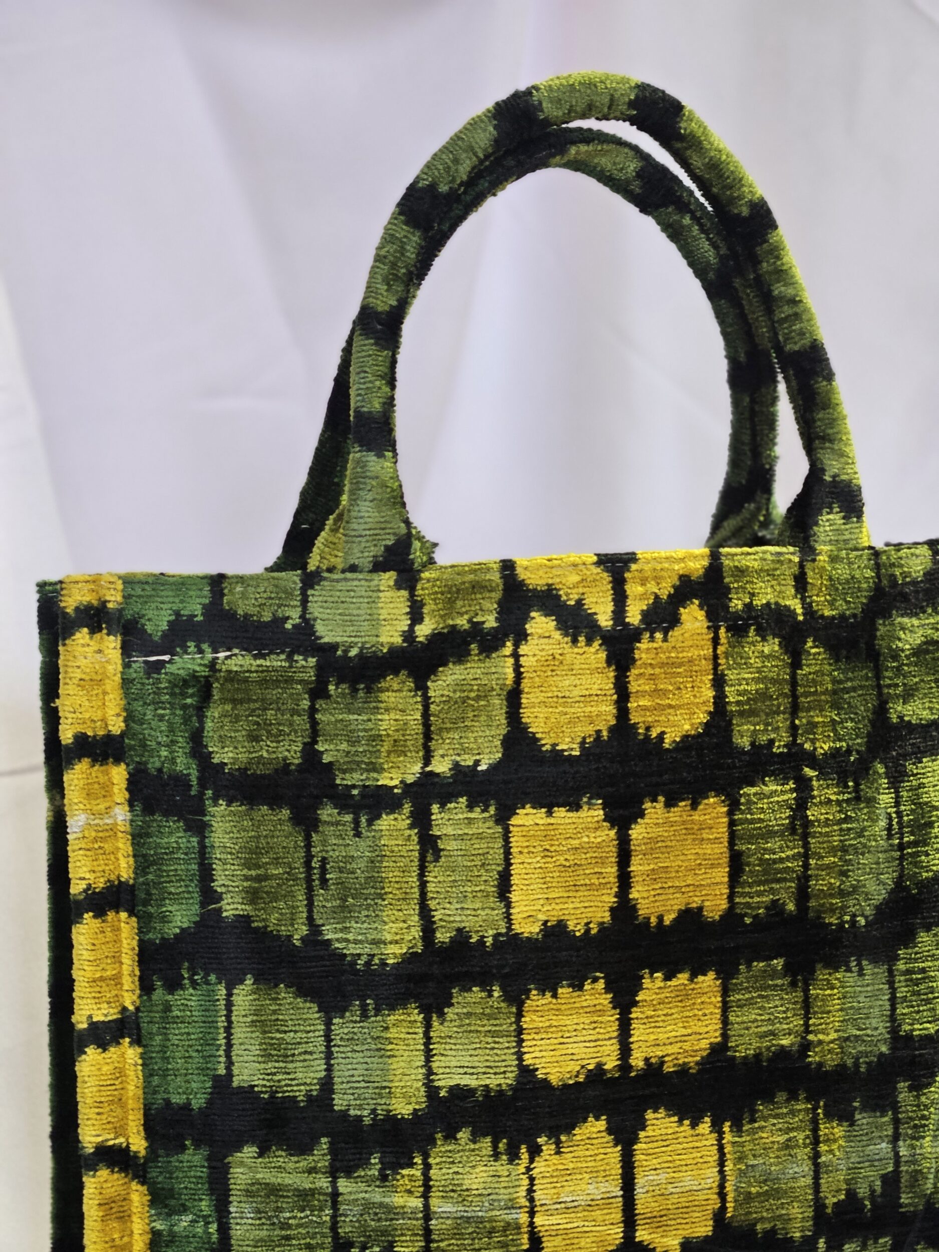 les-ottomans-tote-gro-13-seidensamt-ikat-muster image 2