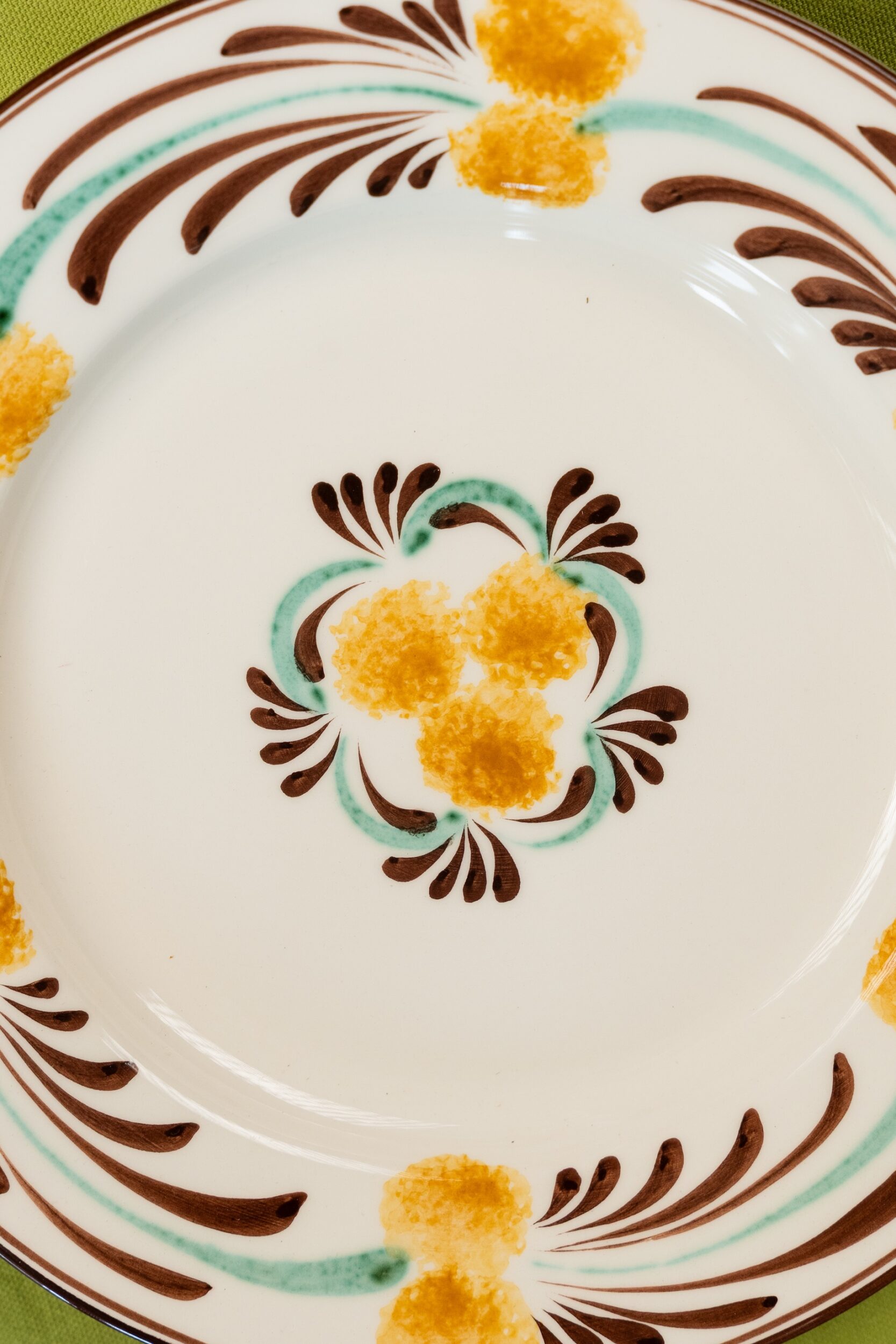les-ottomans-the-farm-dessertteller-aus-keramik-handbemalt image 4