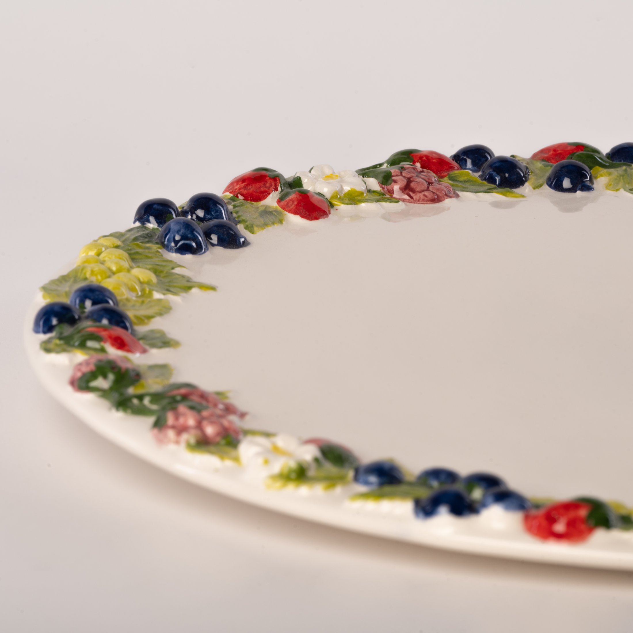 les-ottomans-berries-platzteller-aus-keramik-handbemalt image 3