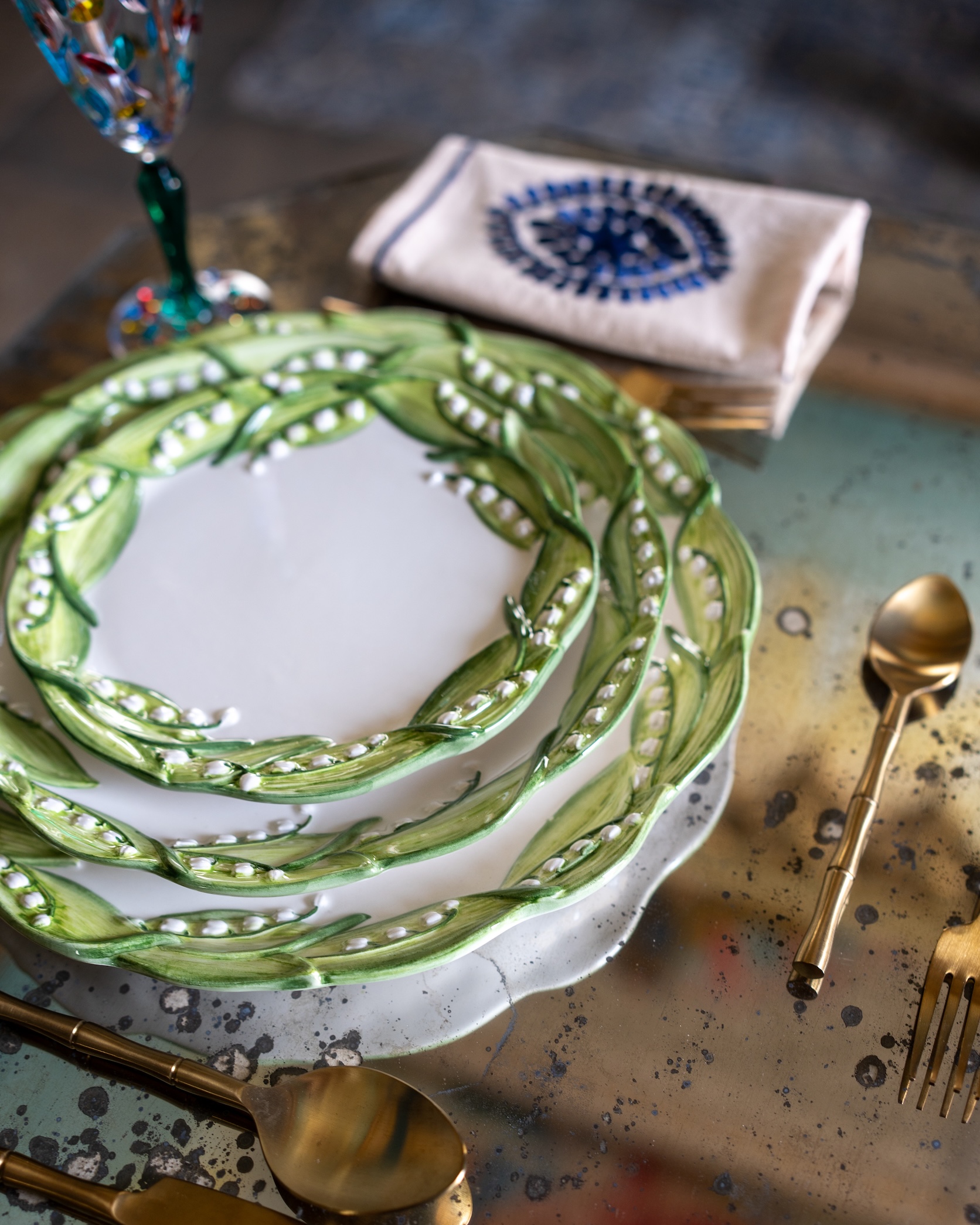 les-ottomans-lily-of-the-valley-platzteller-handbemalte-keramik image 2