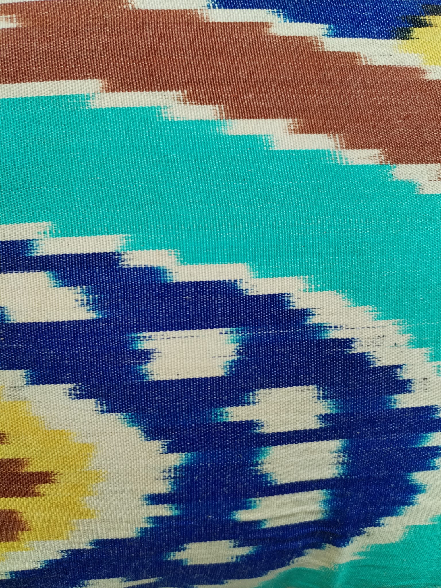 les-ottomans-kissenbezug-seide-ikat-dekokissen image 2