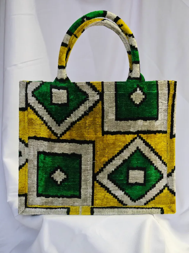 les-ottomans-tote-grande-09-aus-seiden-samt image 1