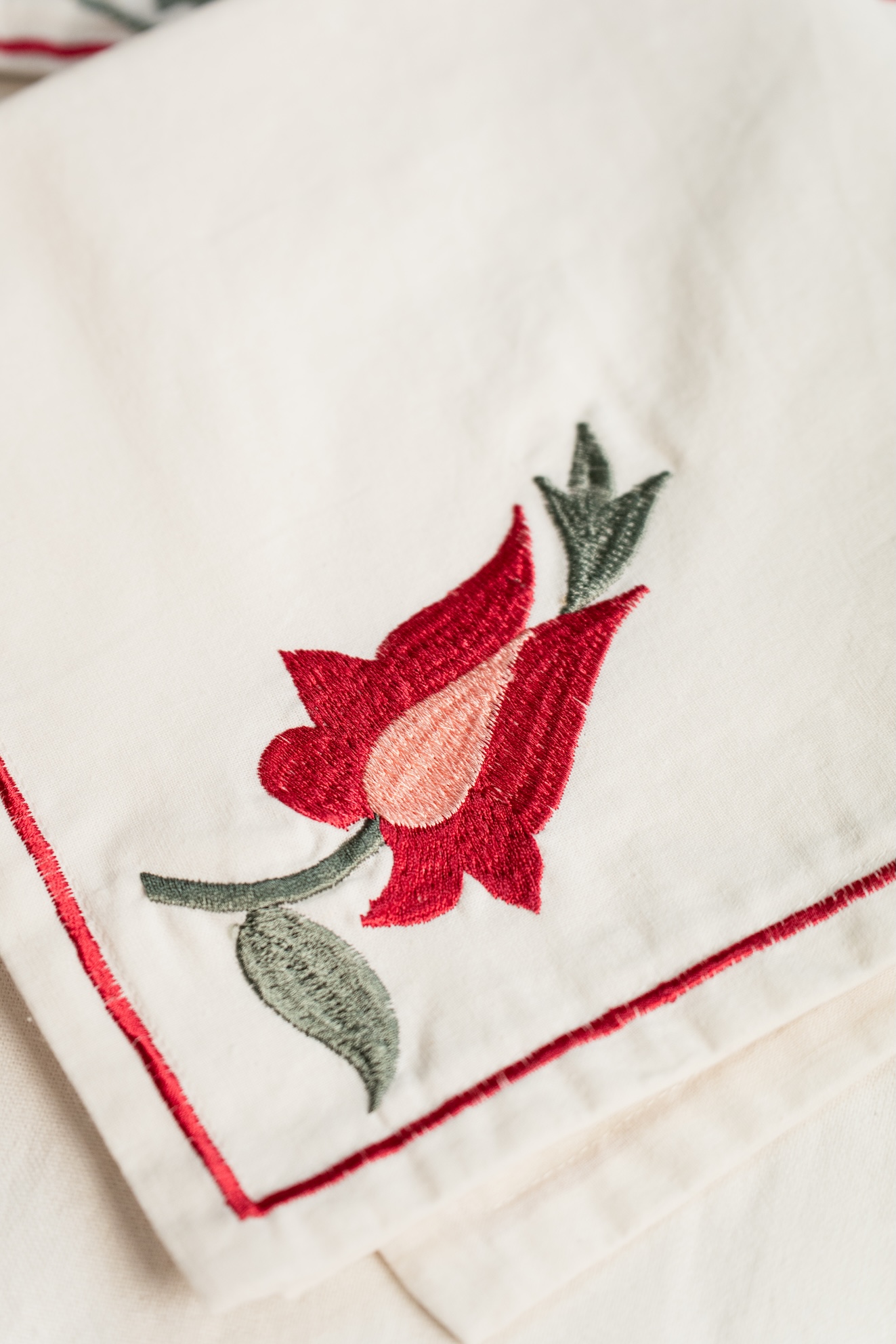les-ottomans-rose-platzset-serviette-baumwolle-bestickt image 4