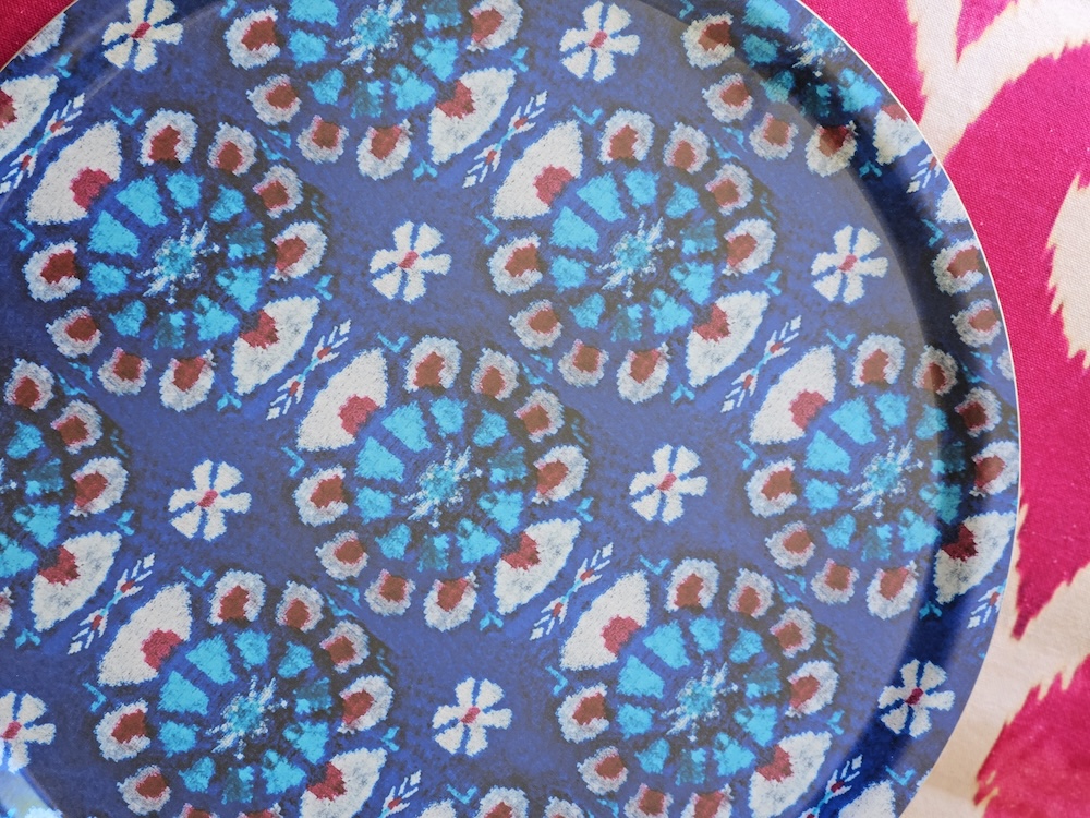 les-ottomans-tablett-rund-holz-ikat-druck image 3