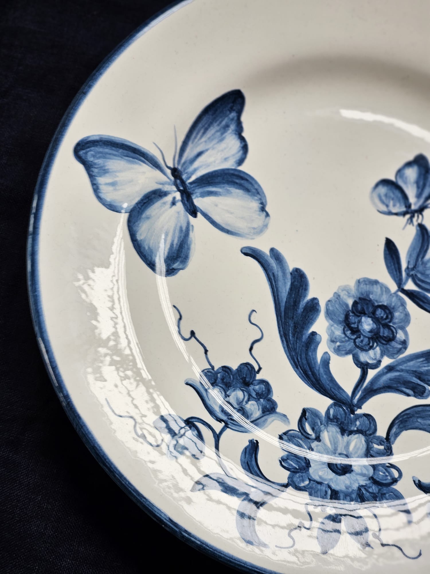 les-ottomans-farfalla-essteller-keramik-handbemalt-mit-schmetterling image 2