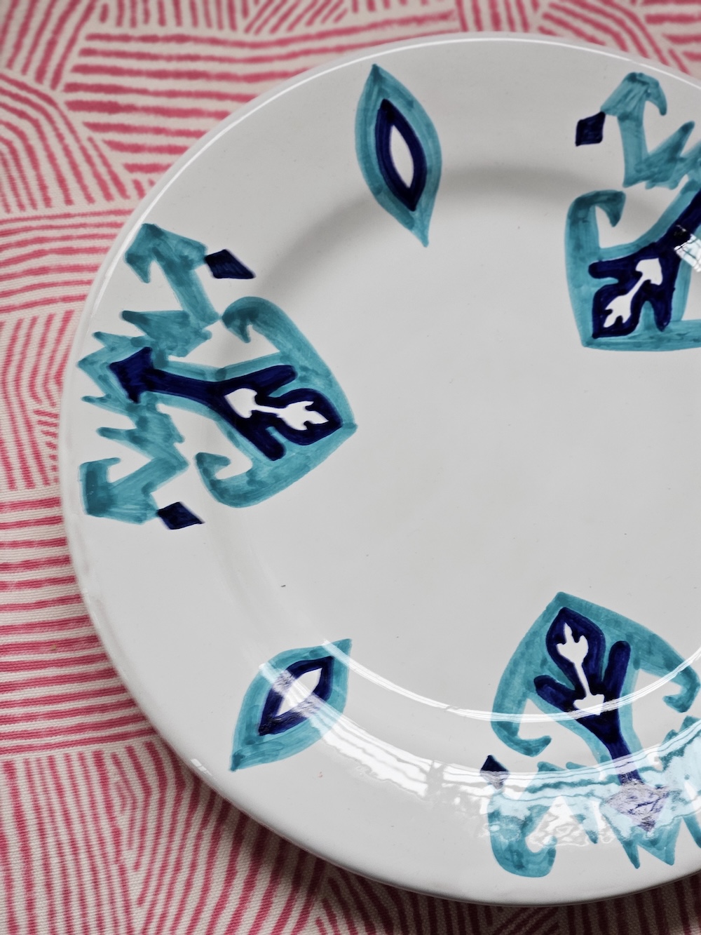 les-ottomans-essteller-keramik-handbemalt-ikat-muster image 2