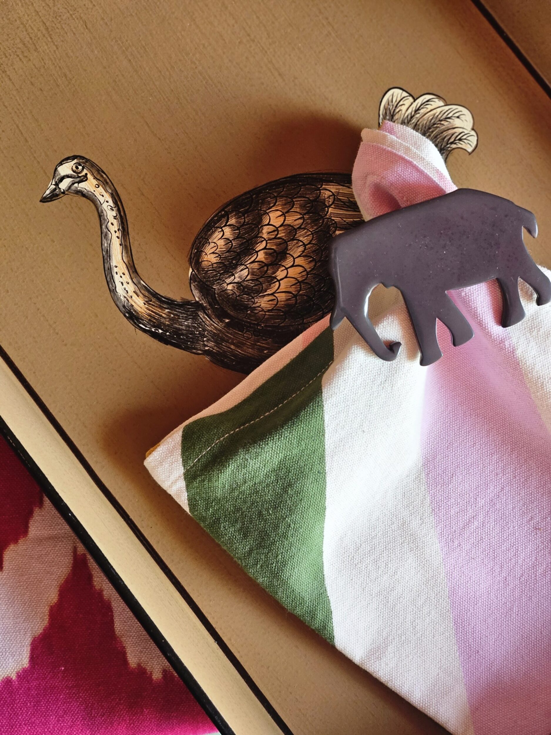 les-ottomans-menagerie-serviettenringe-elefant-aus-resin-2er-set image 2