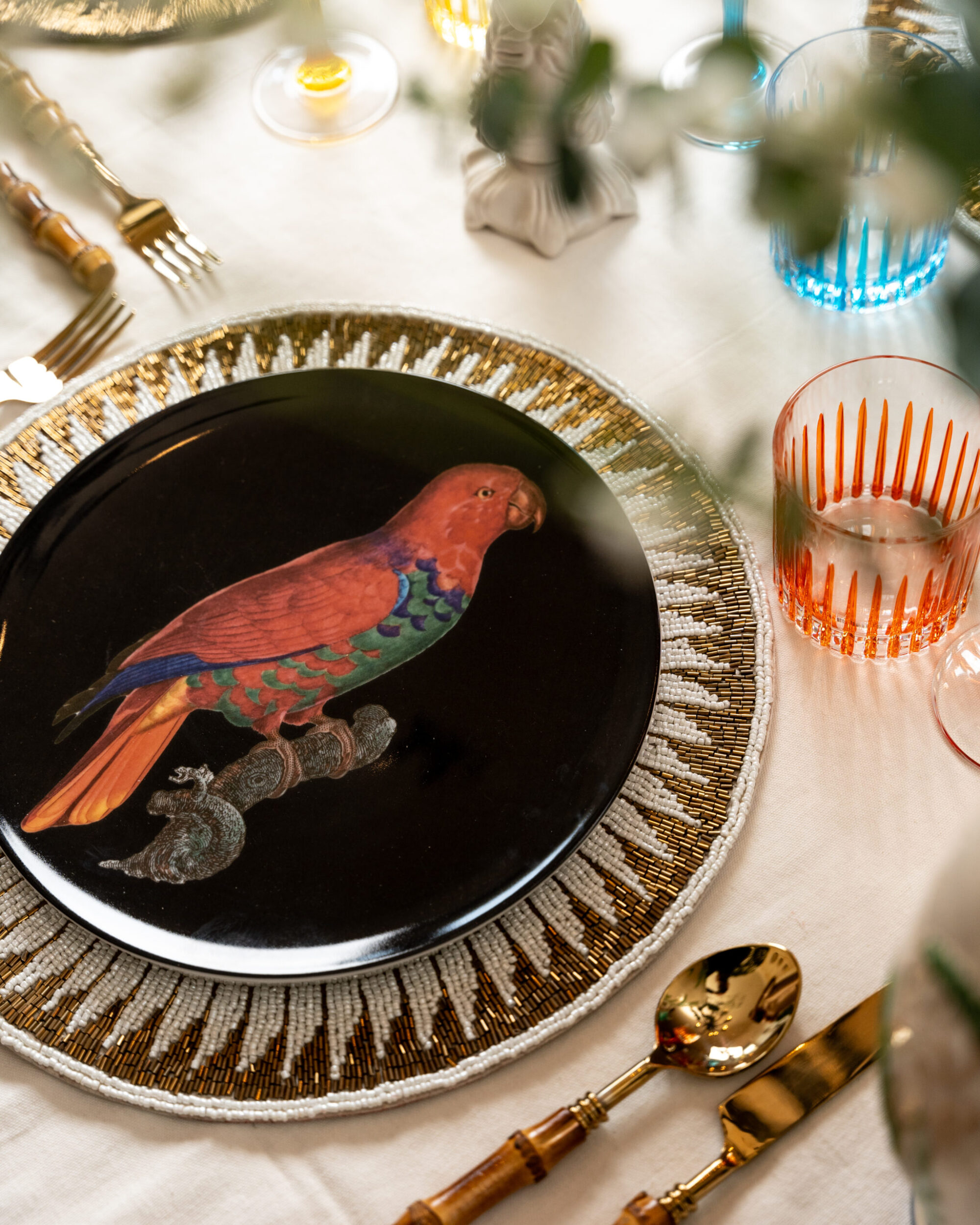 les-ottomans-the-black-collection-porzellan-dessertteller-red-parrot image 2