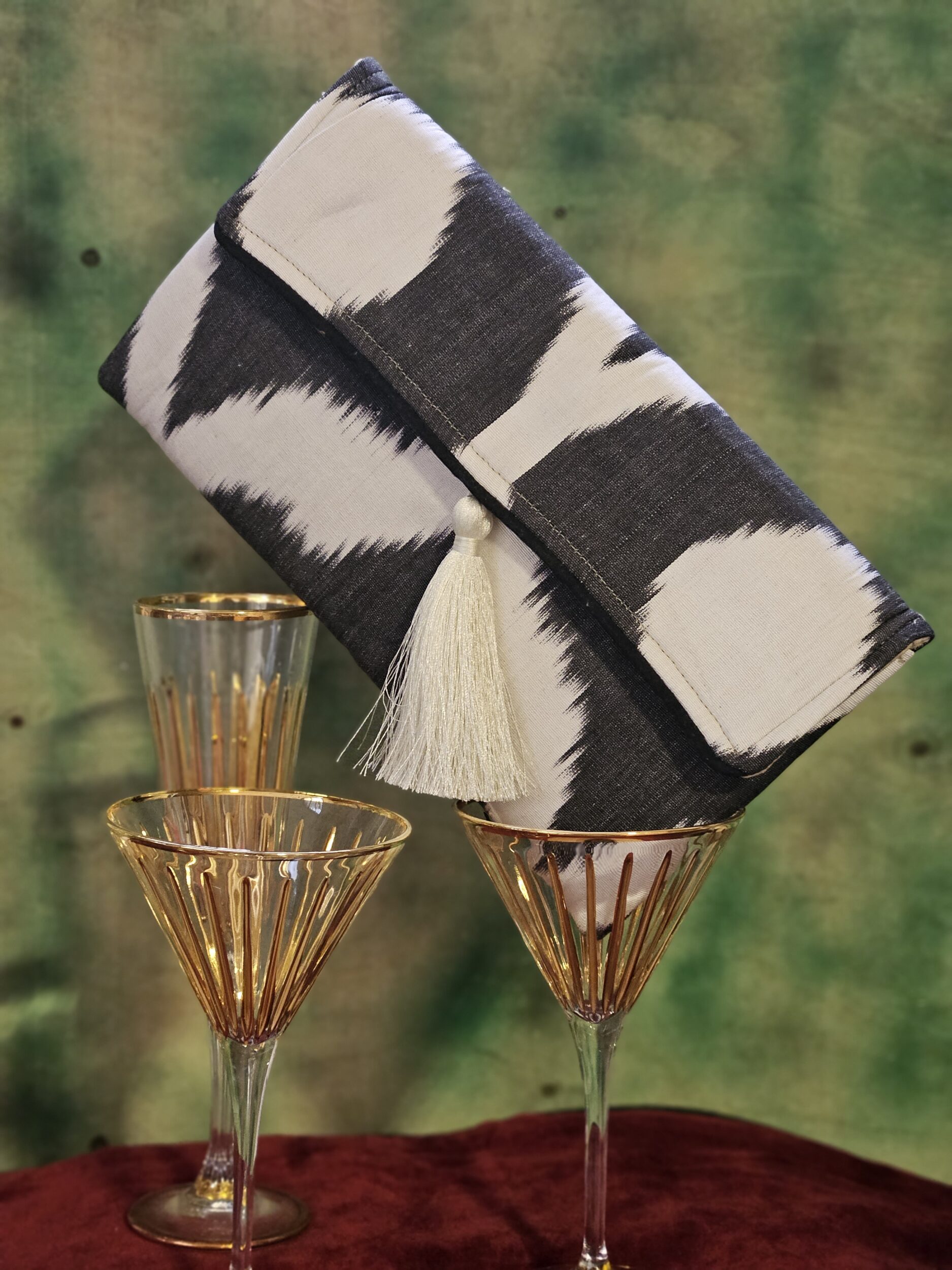 les-ottomans-ikat-102-clutch-pochette-mit-ikat-muster image 1