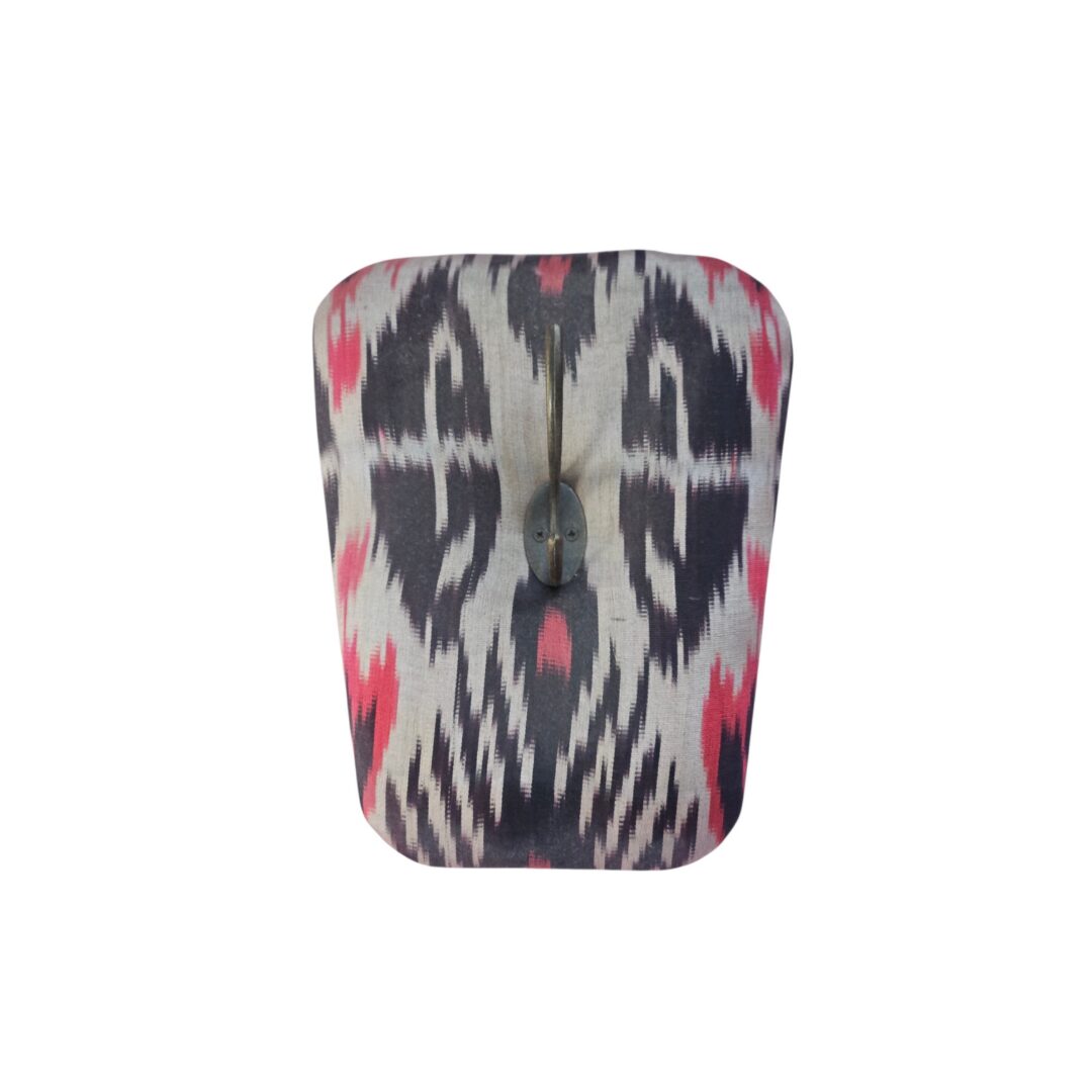 les-ottomans-ikat-kleiderb-gel-mit-haken-aus-baumwolle image 1