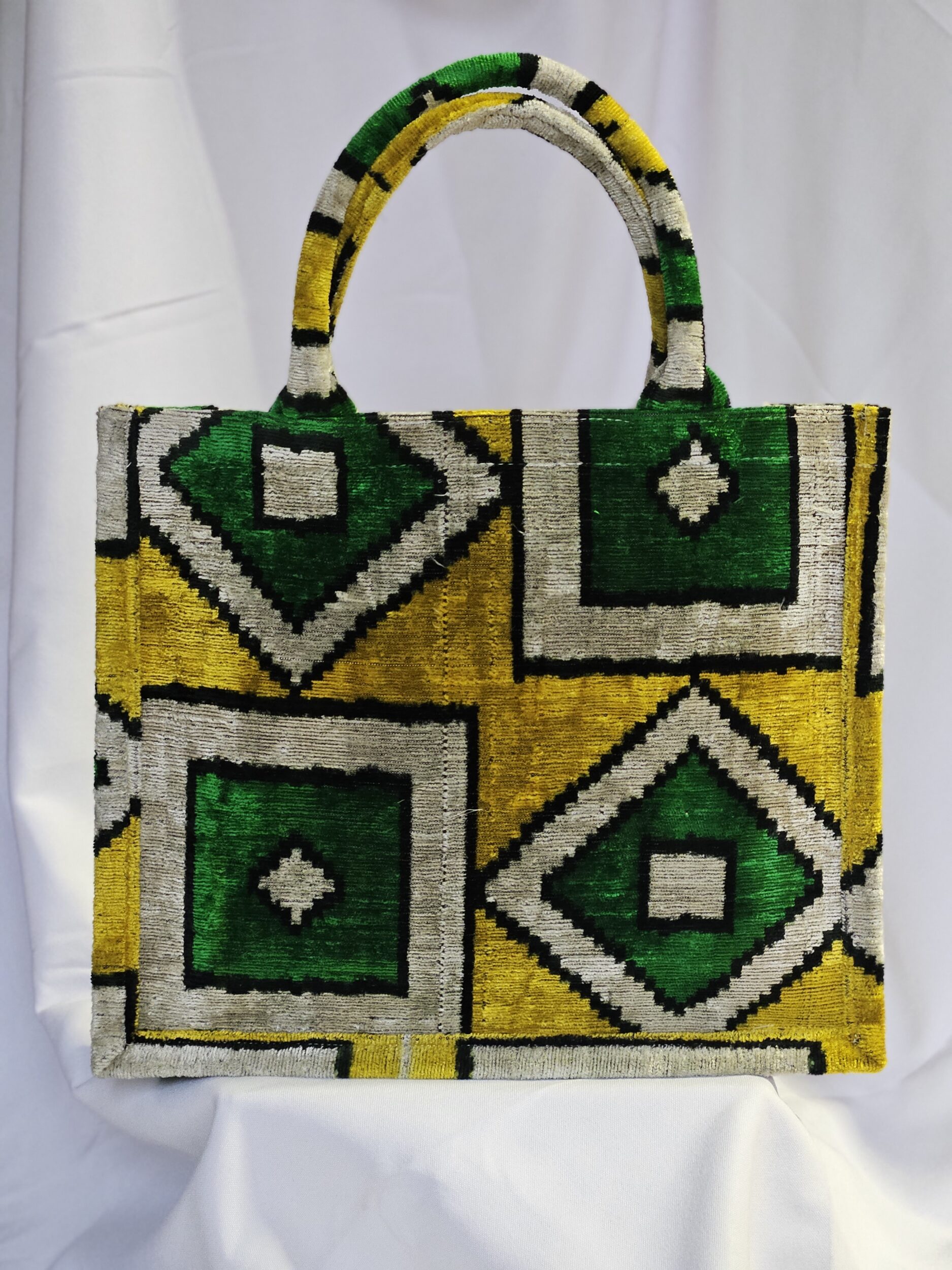les-ottomans-tote-grande-09-aus-seiden-samt image 1