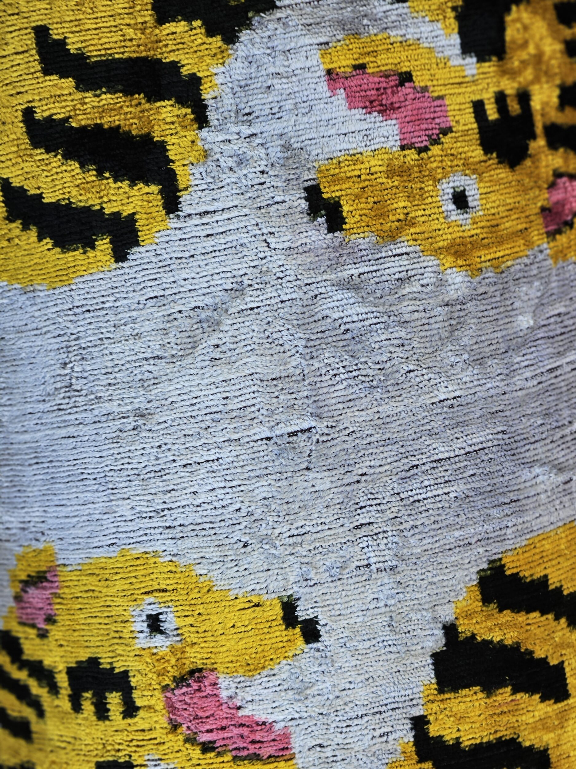 les-ottomans-seiden-samt-kissenbezug-ikat-doppelseitig image 3