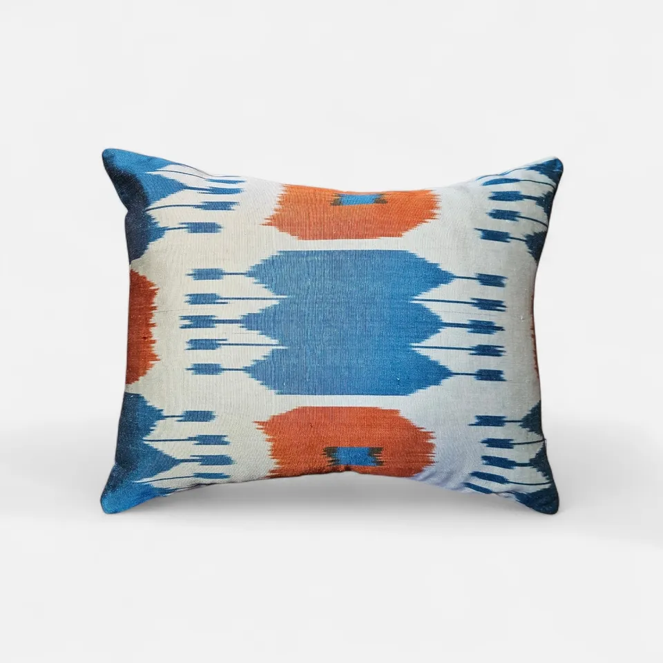 les-ottomans-ikat-kissenbezug-aus-seide-2 image 1
