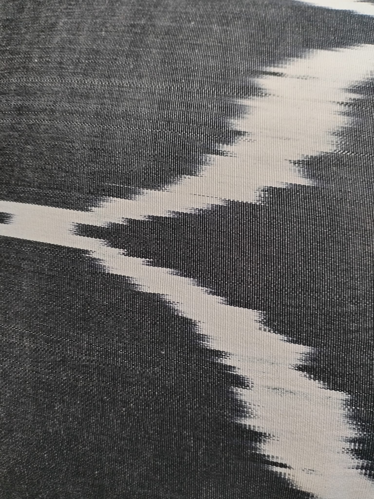 les-ottomans-ikat-kissenbezug-aus-seide-4 image 2