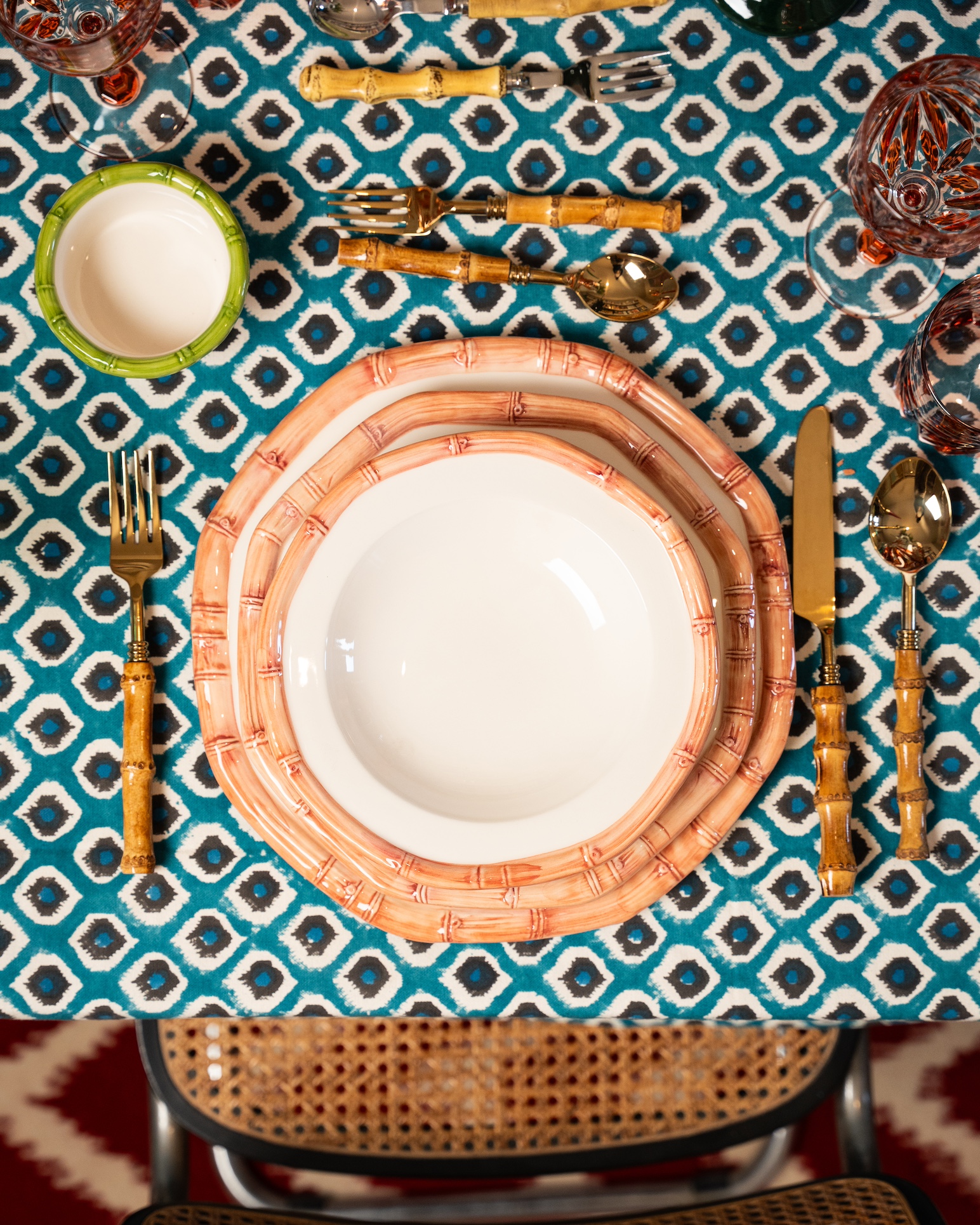les-ottomans-bamboo-teller-aus-keramik-handbemalt-pink image 2